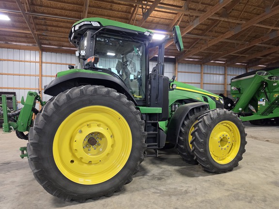 2022 John-Deere 8R 340