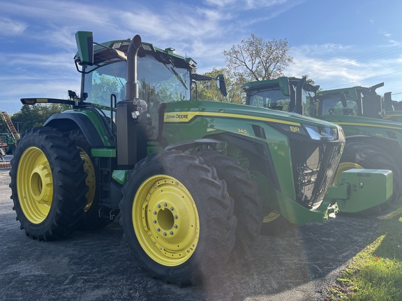 2022 John-Deere 8R 340