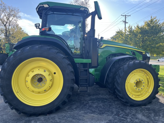 2022 John-Deere 8R 340