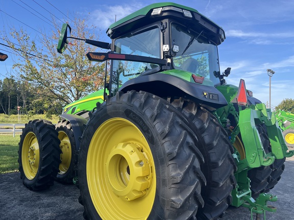 2022 John-Deere 8R 340