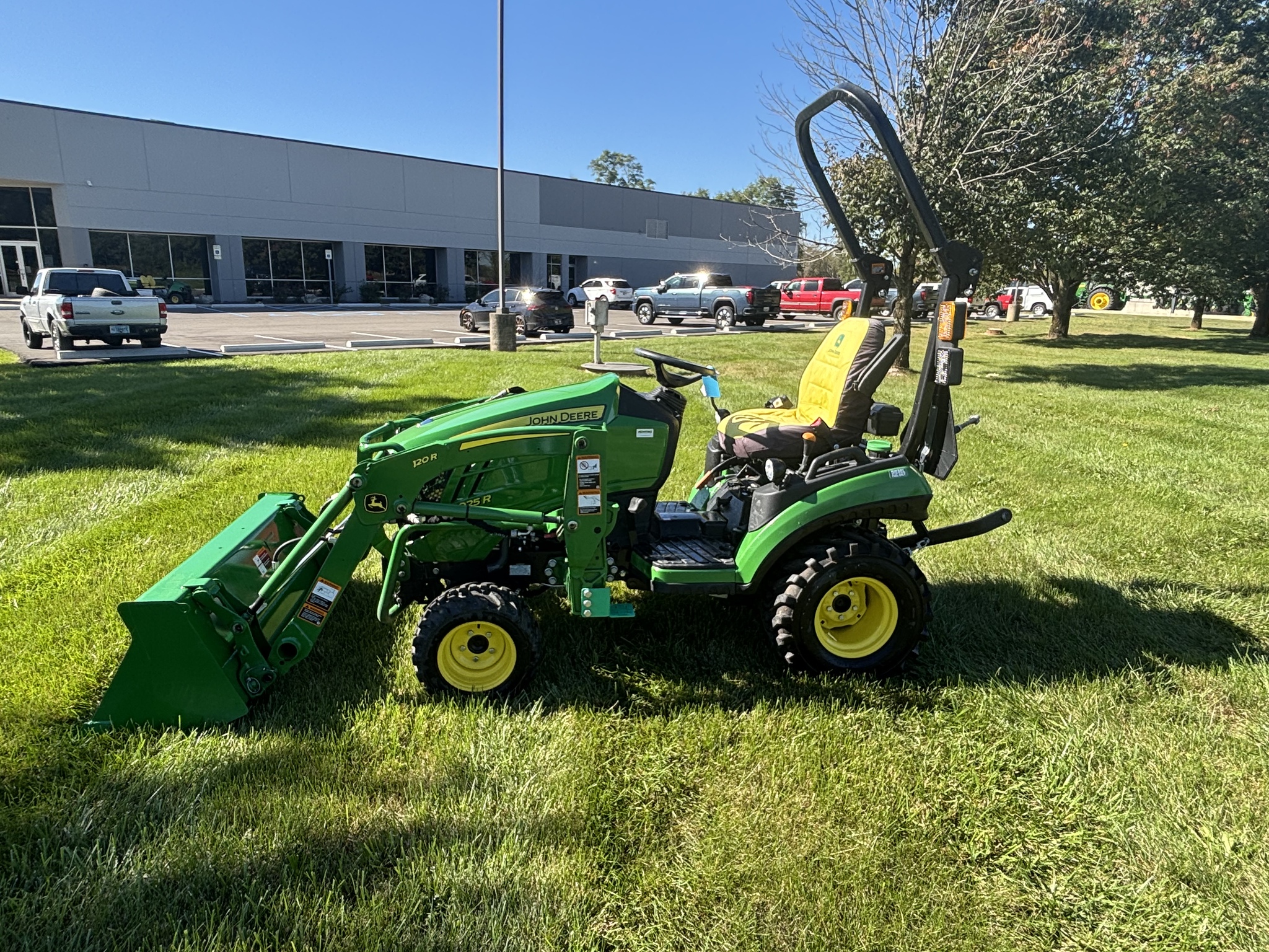 Used 2023 John Deere 1025R Compact Utility Tractors at Koenig Equipment in Knightstown, IN - PhotoXL7