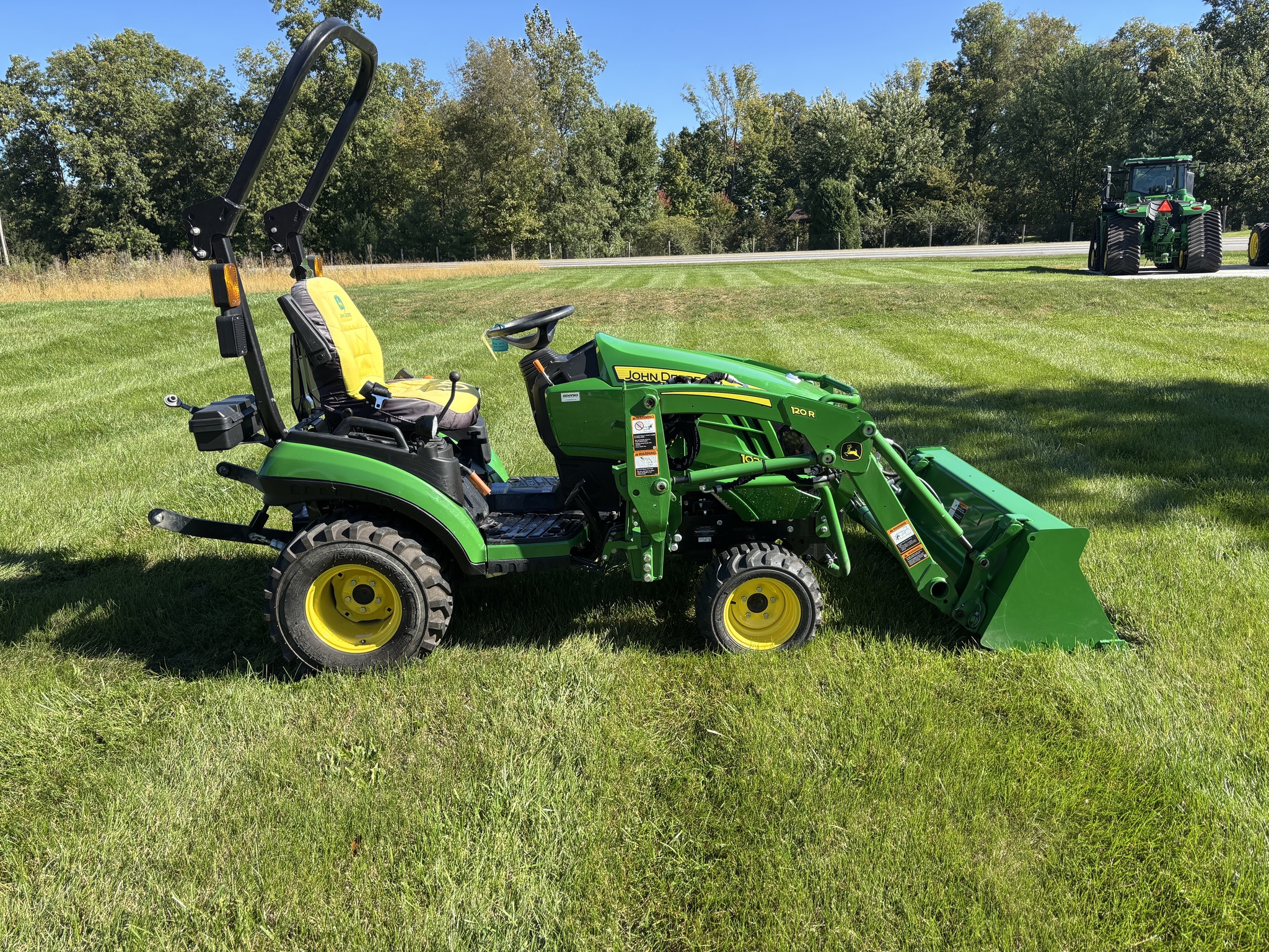 Used 2023 John Deere 1025R Compact Utility Tractors at Koenig Equipment in Knightstown, IN - PhotoXL3