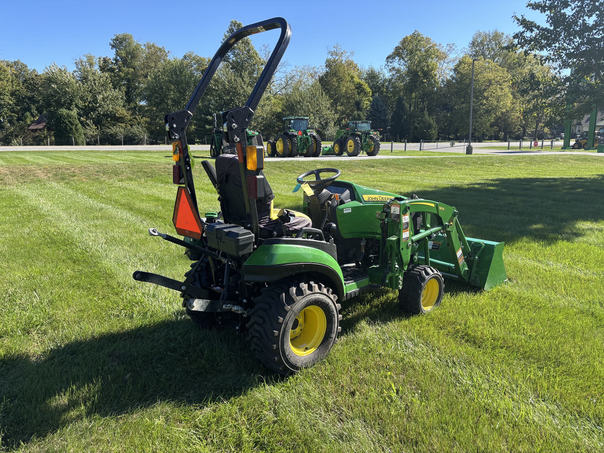 Used 2023 John Deere 1025R Compact Utility Tractors at Koenig Equipment in Knightstown, IN - PhotoXL4