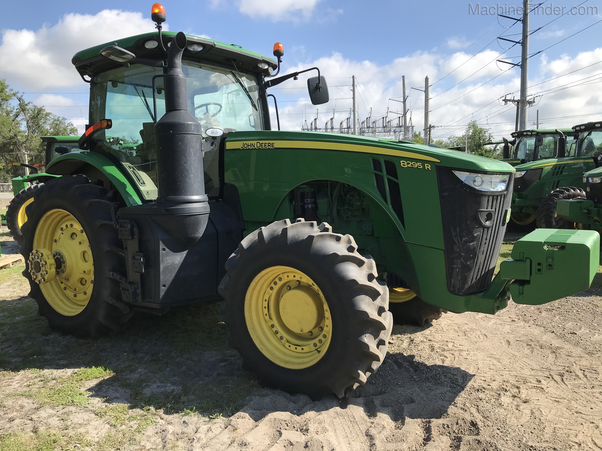 2018 John Deere 8295R Image 3