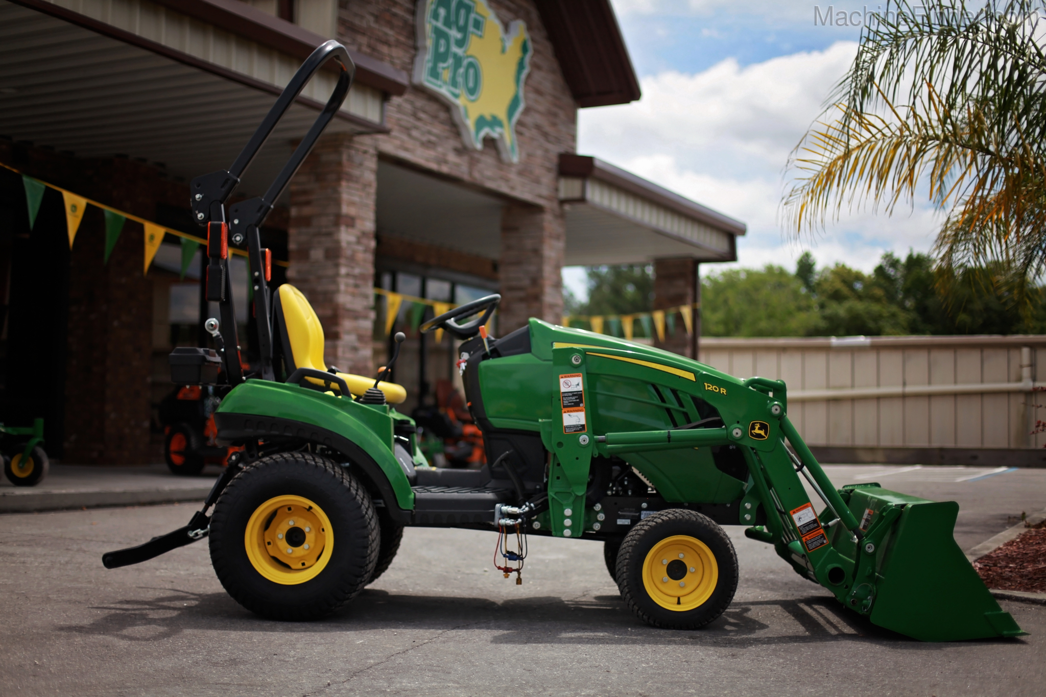 2020 John Deere 1023E Image 2