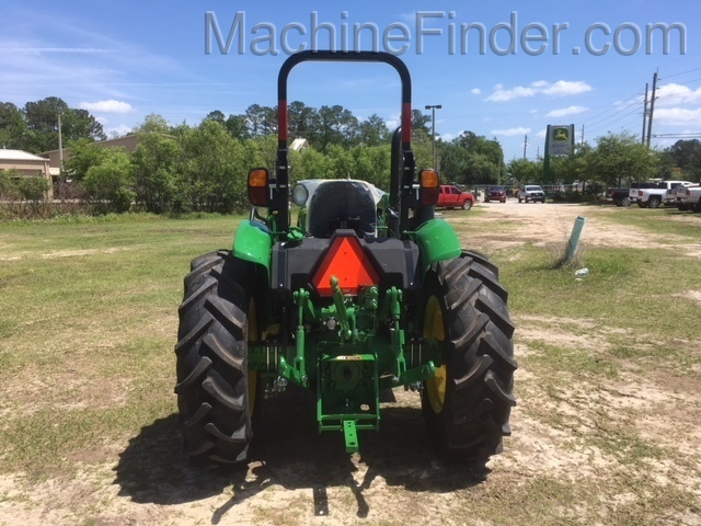 2020 John Deere 5065E w/ Loader Image 4