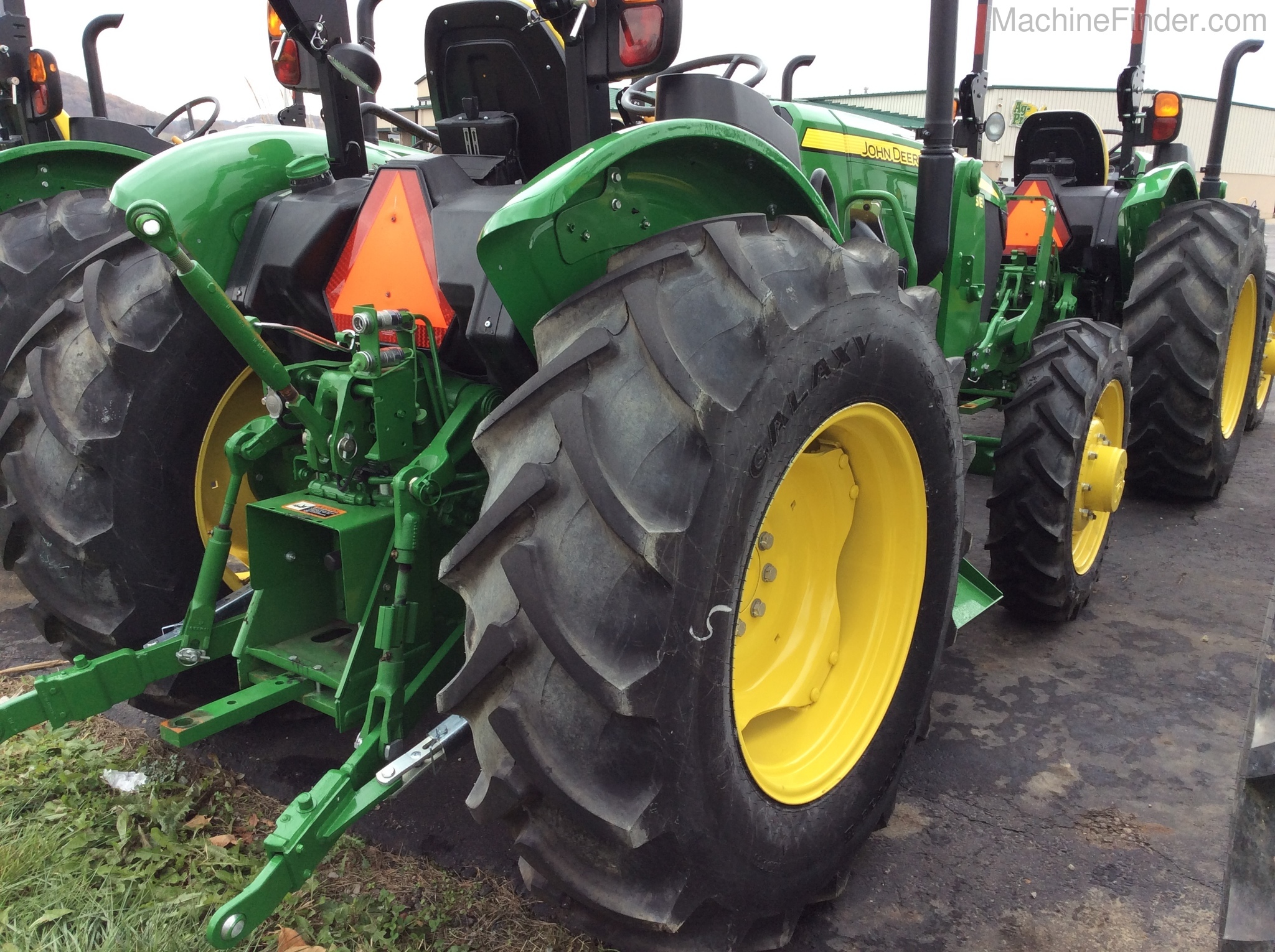 2018 John Deere 5055E Image 3