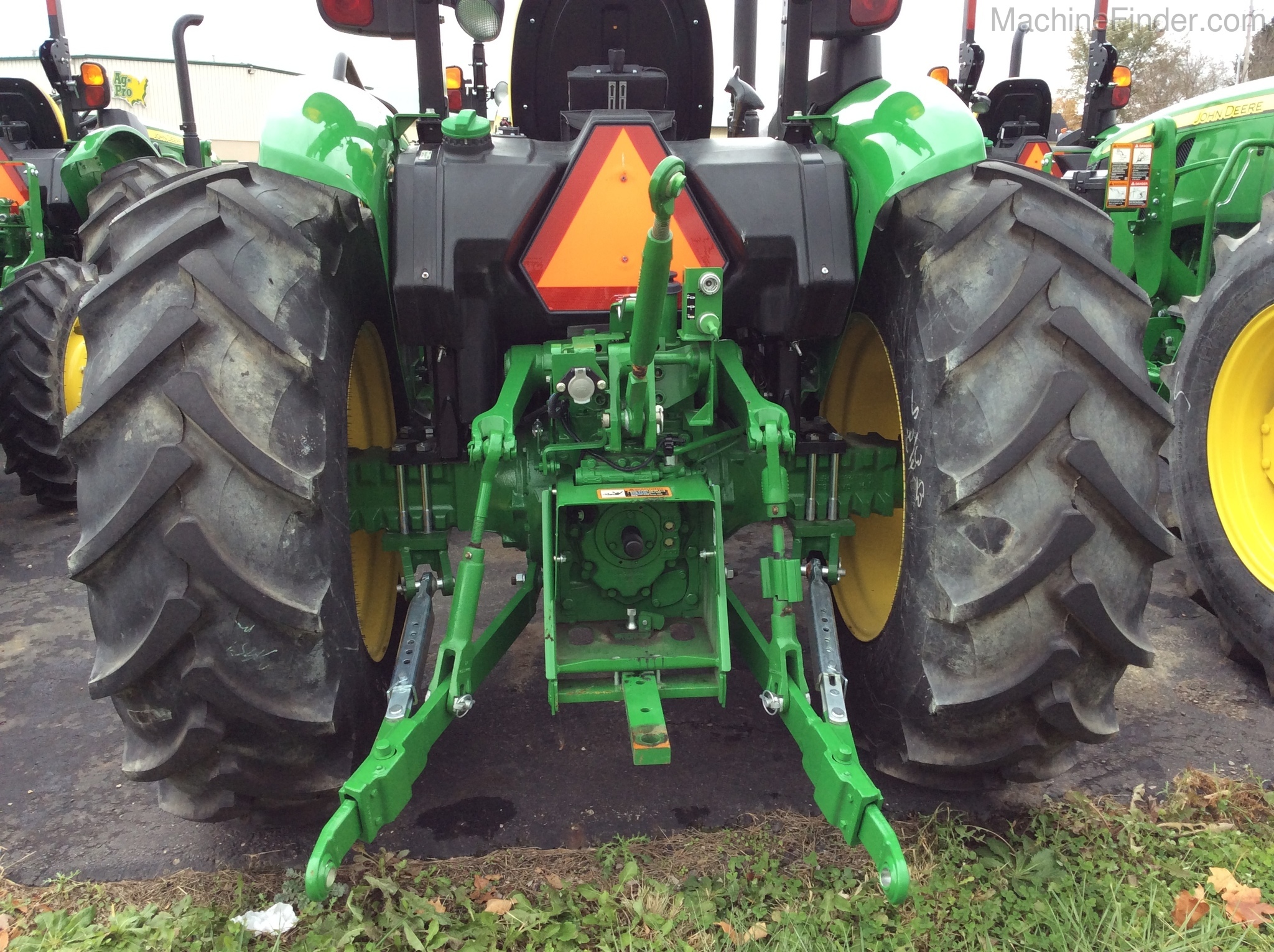 2018 John Deere 5055E Image 5