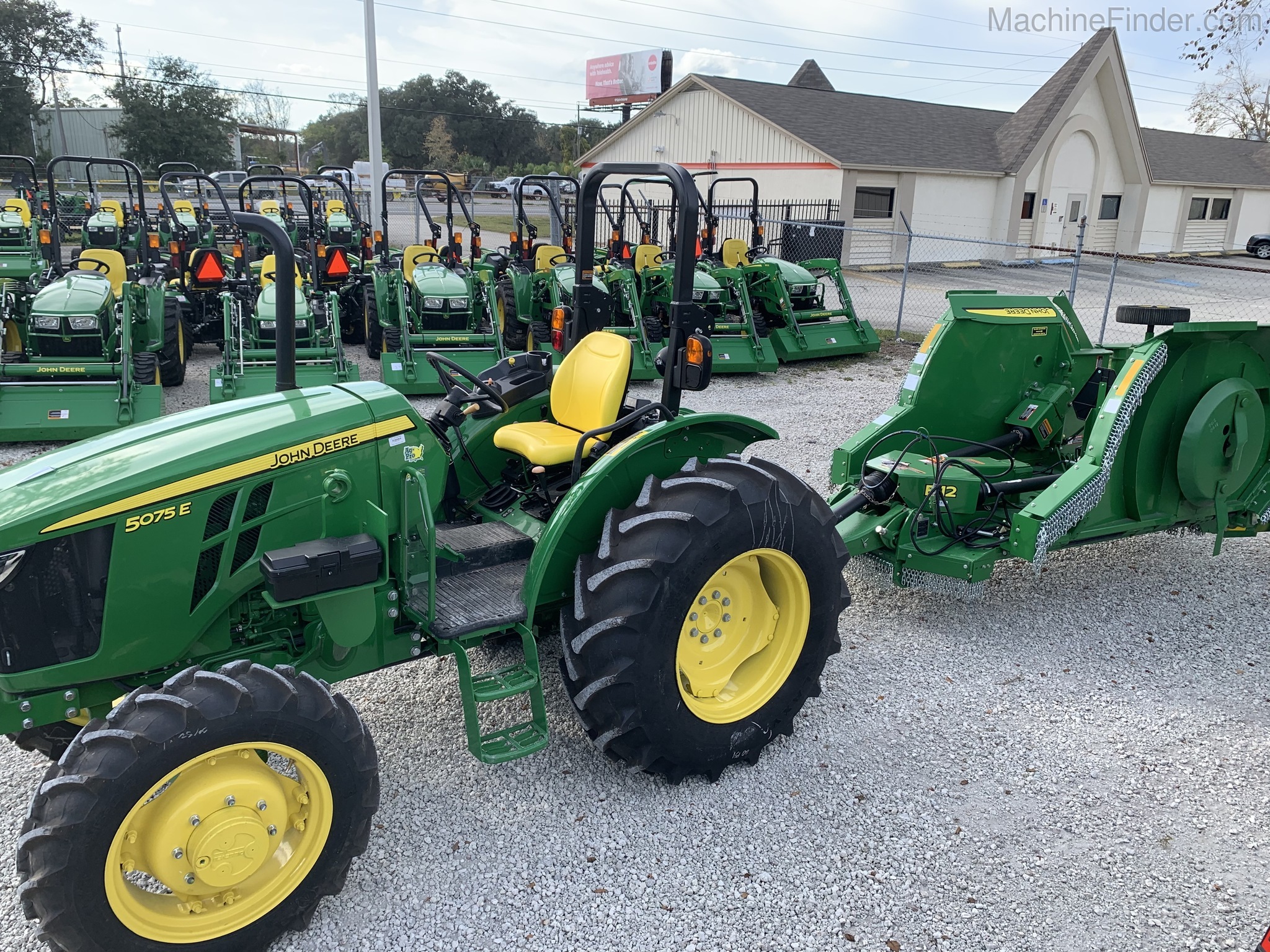 2019 John Deere 5075E Image 2