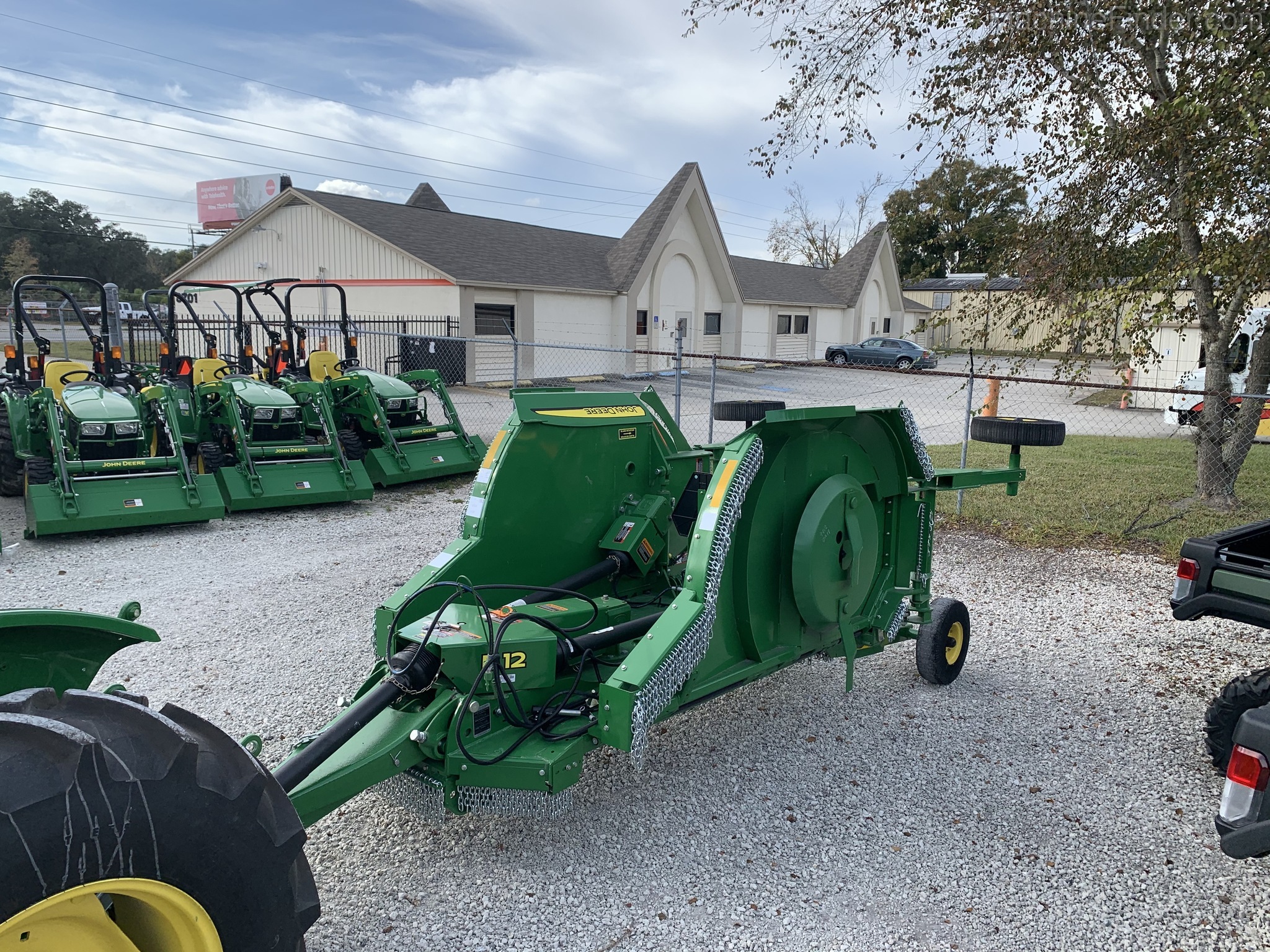 2019 John Deere 5075E Image 3