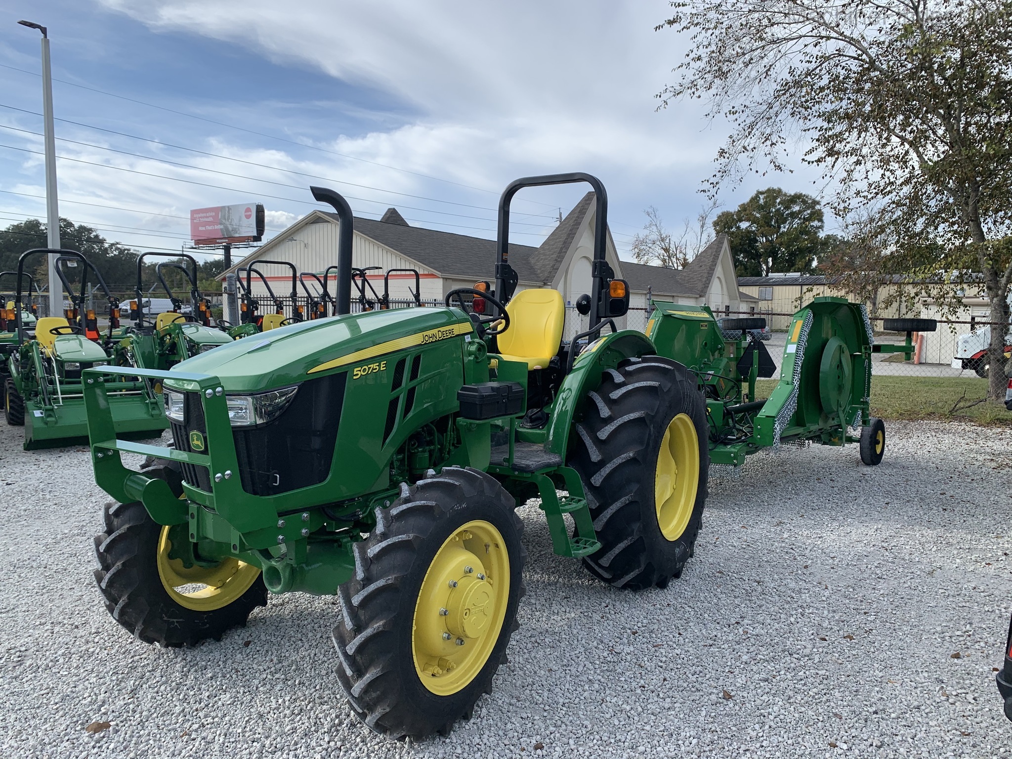 2019 John Deere 5075E Image 1
