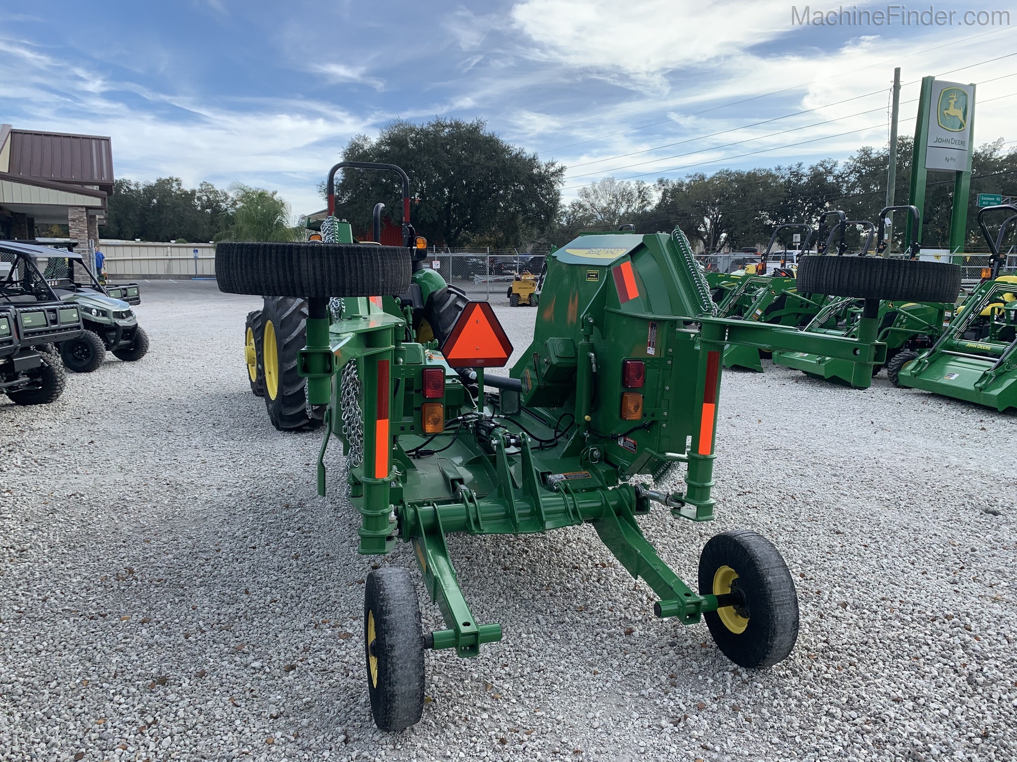 2019 John Deere 5075E Image 7