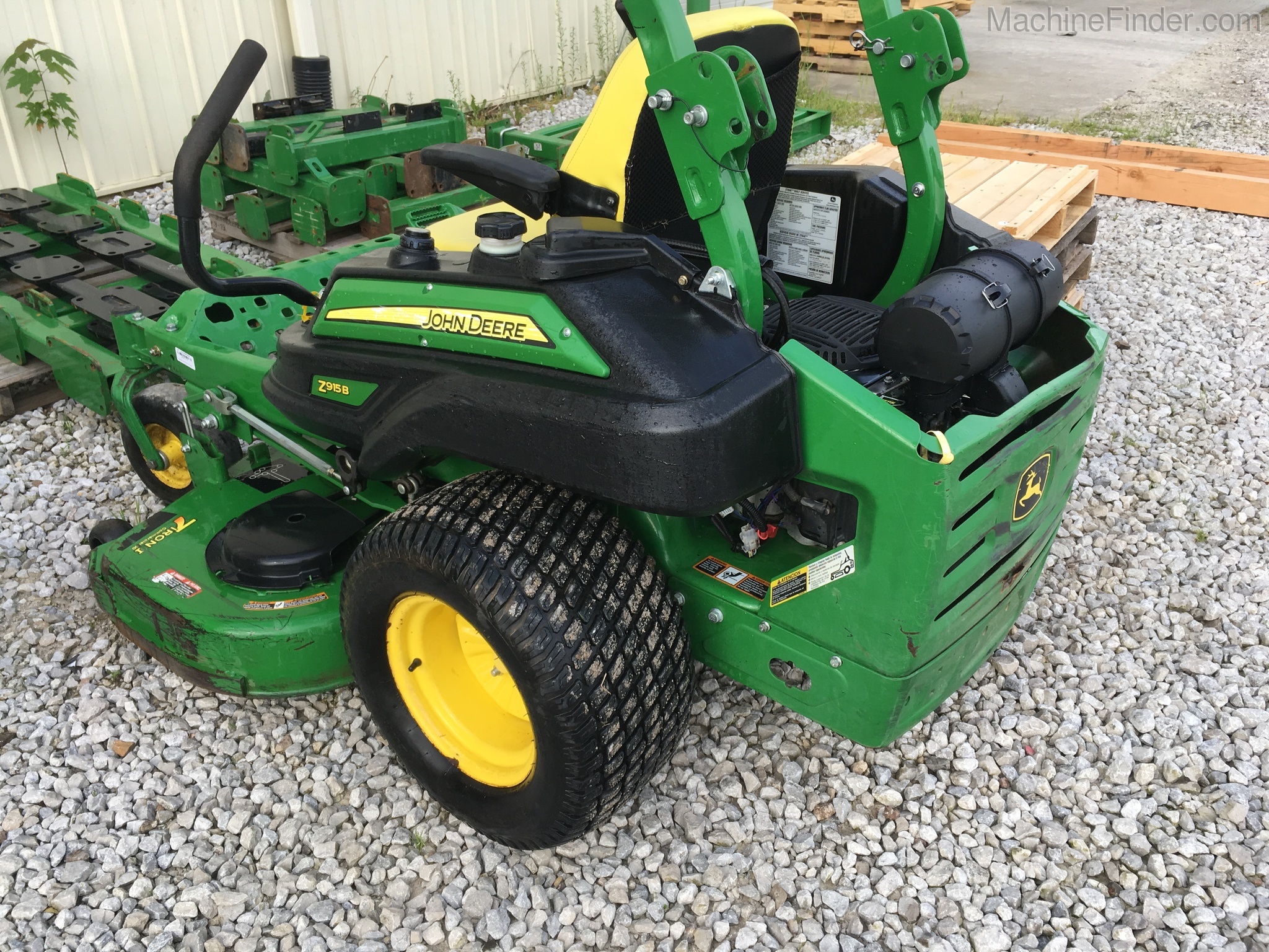 2016 John Deere Z915B Image 2