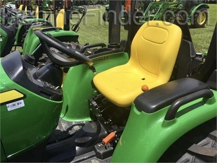 2020 John Deere 3032E Image 3