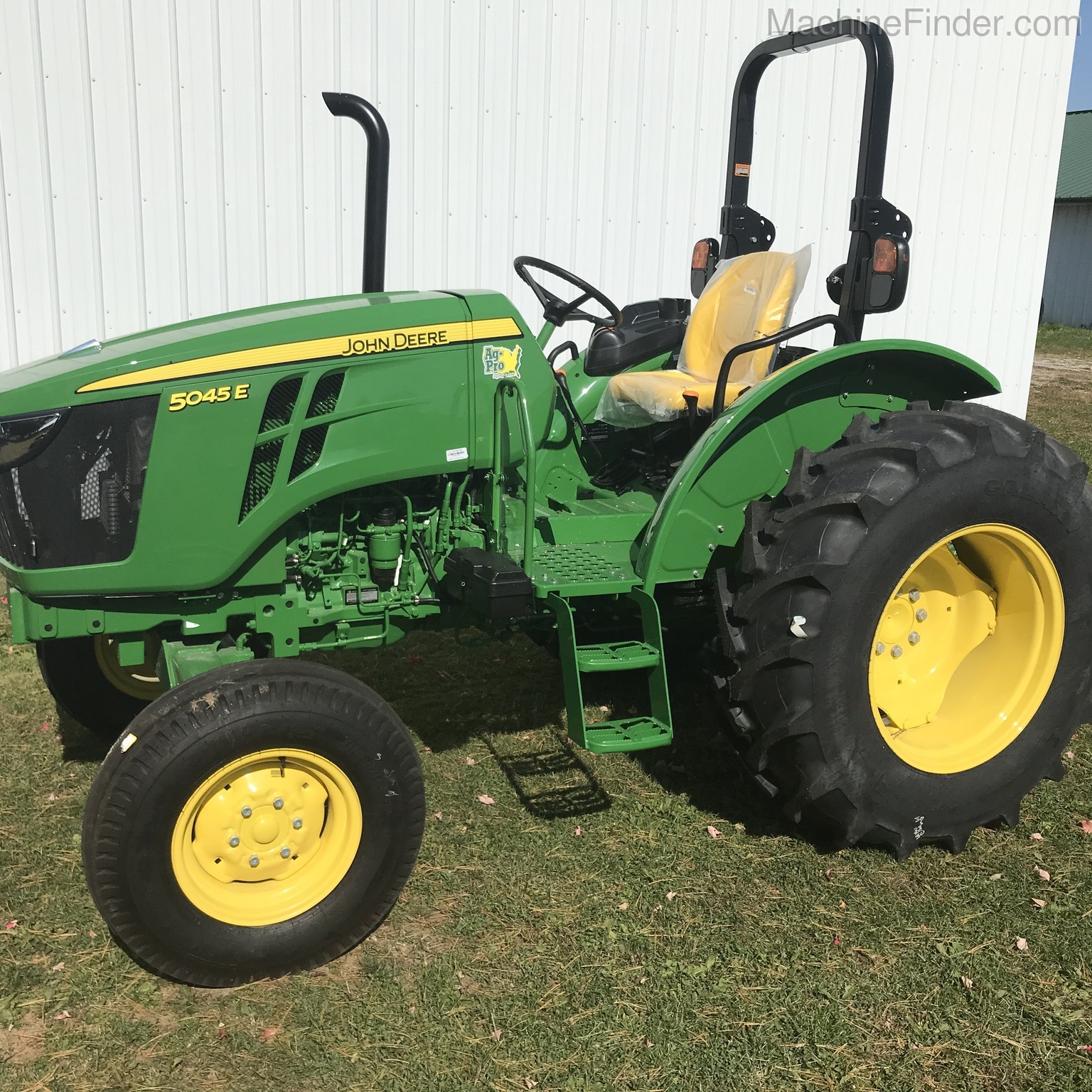 2020 John Deere 5045E Image 2