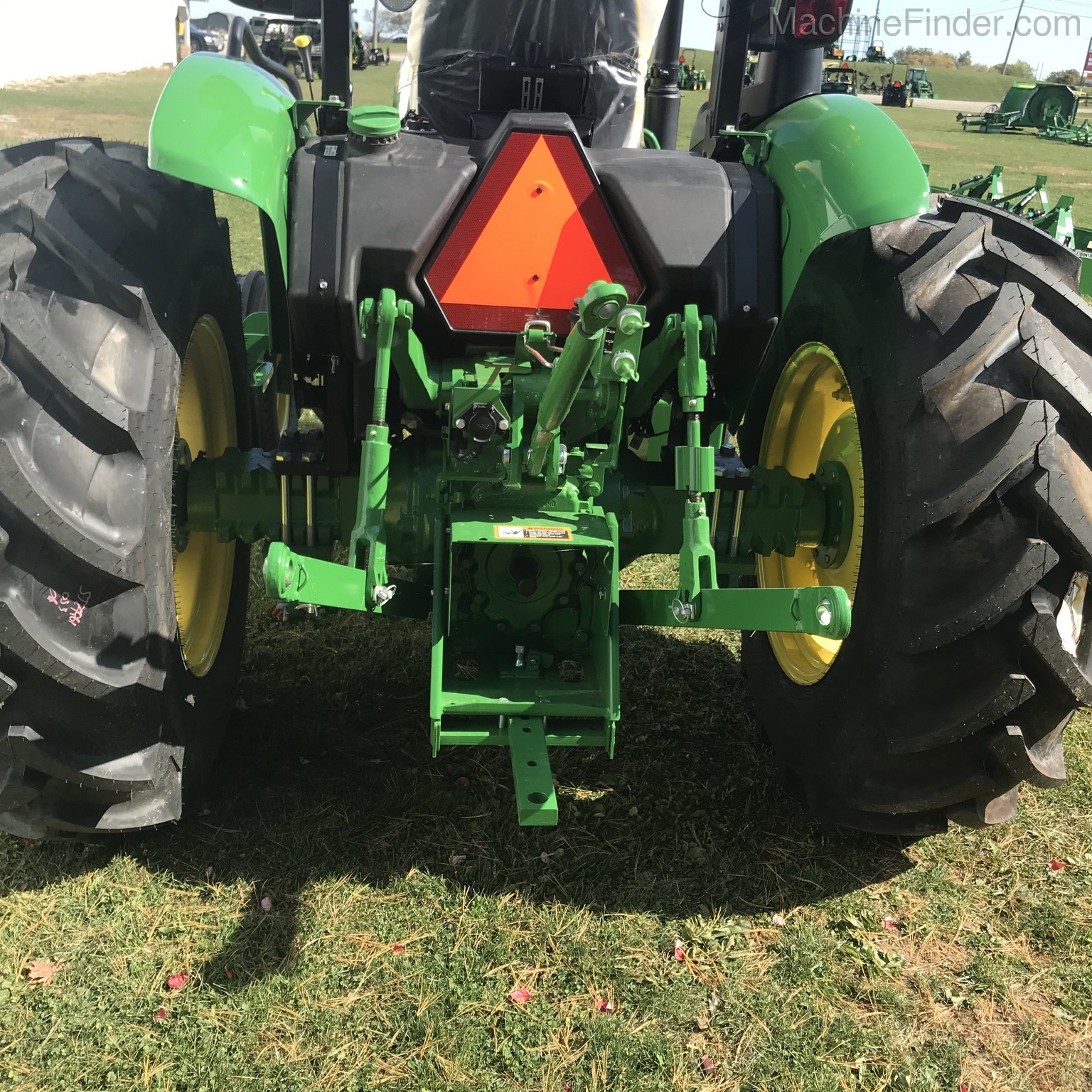 2020 John Deere 5045E Image 4