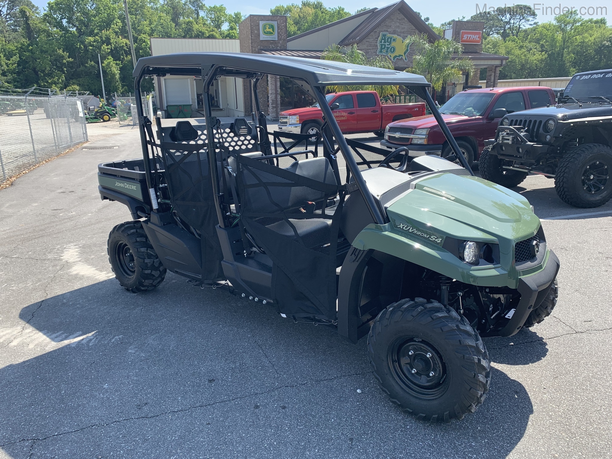 2021 John Deere 590M Image 3