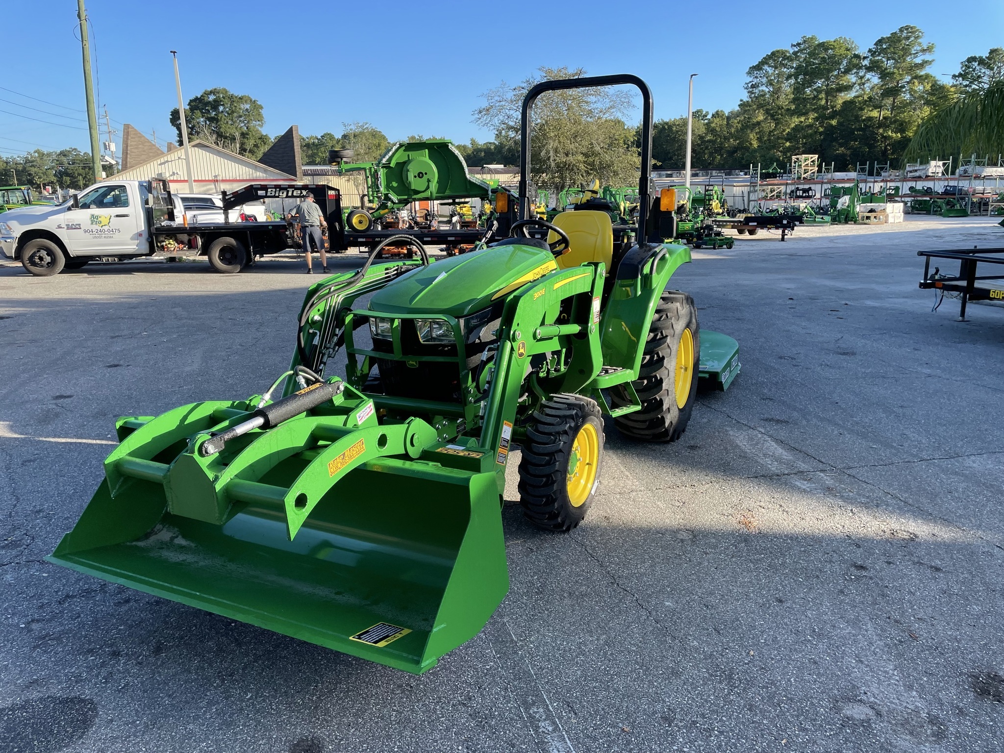 2023 John Deere 3025D Image 3