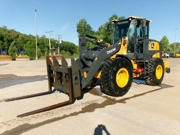 Photo of a 2023 John Deere 544G