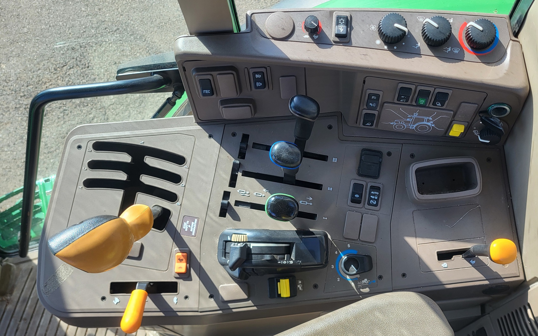 2018 John Deere 6130M Image 9