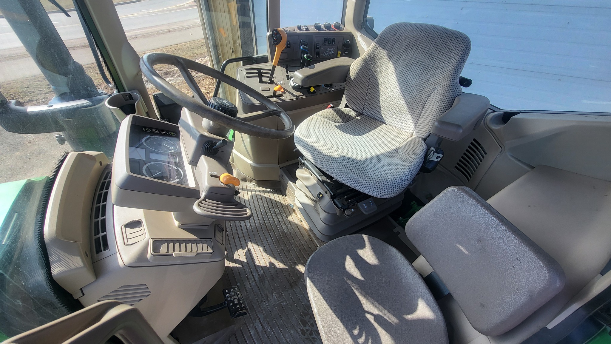 2018 John Deere 6130M Image 10