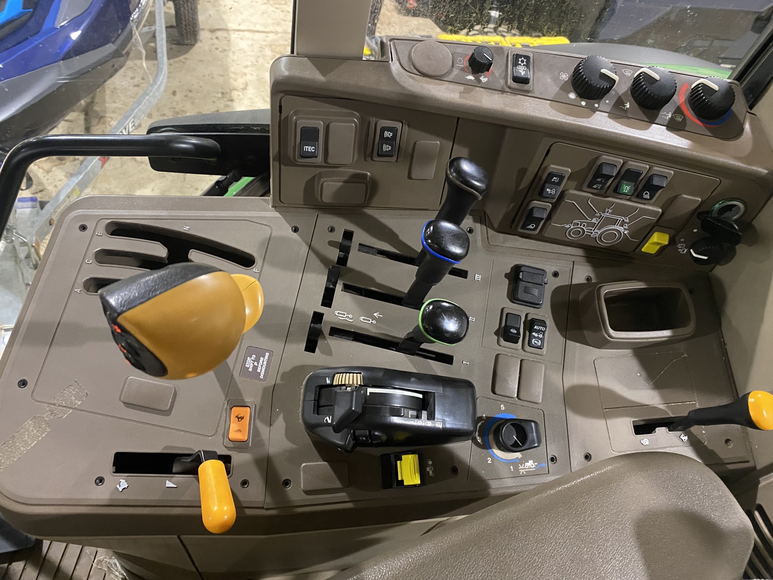 2018 John Deere 6130M Image 13