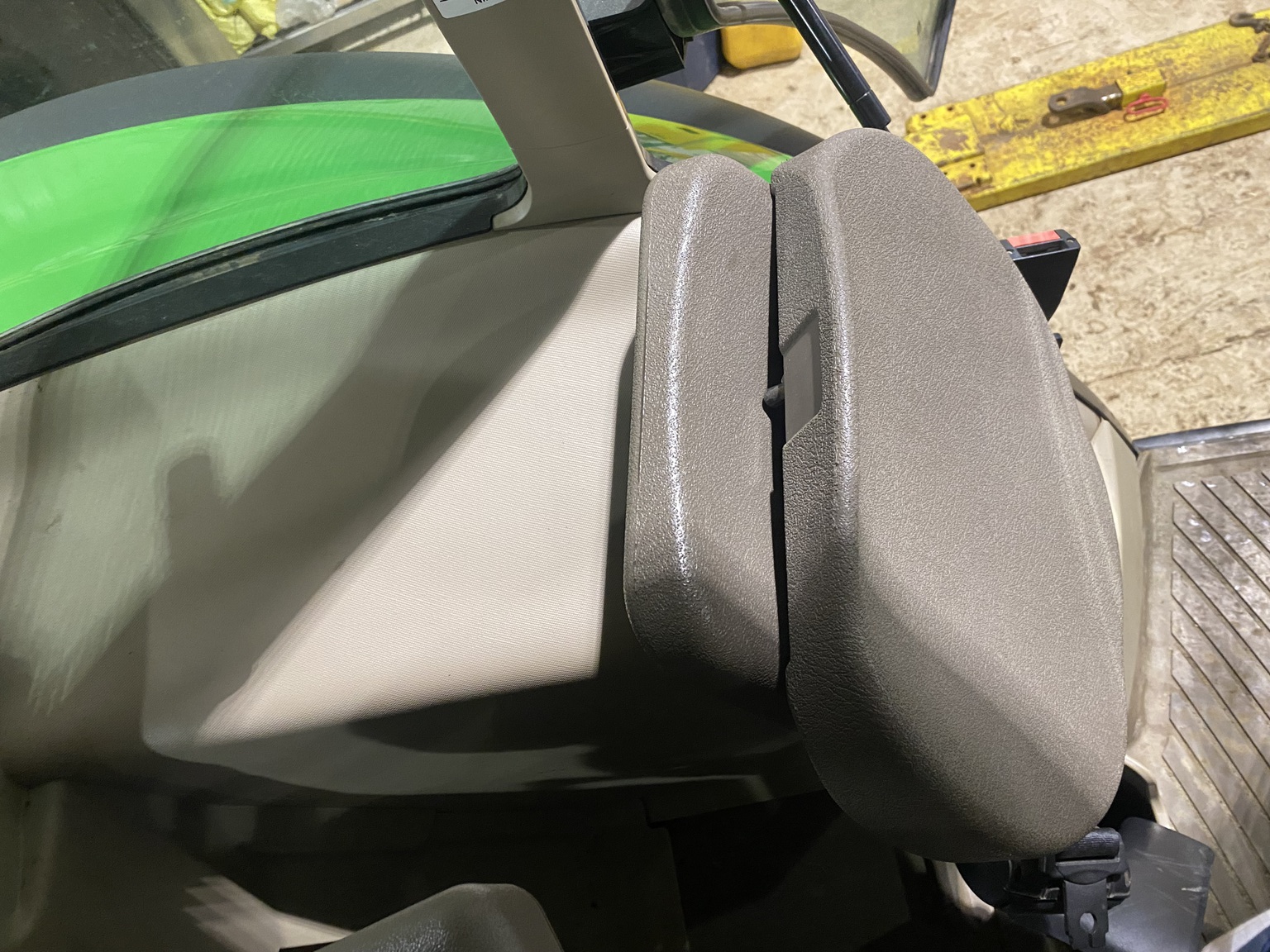 2018 John Deere 6130M Image 15