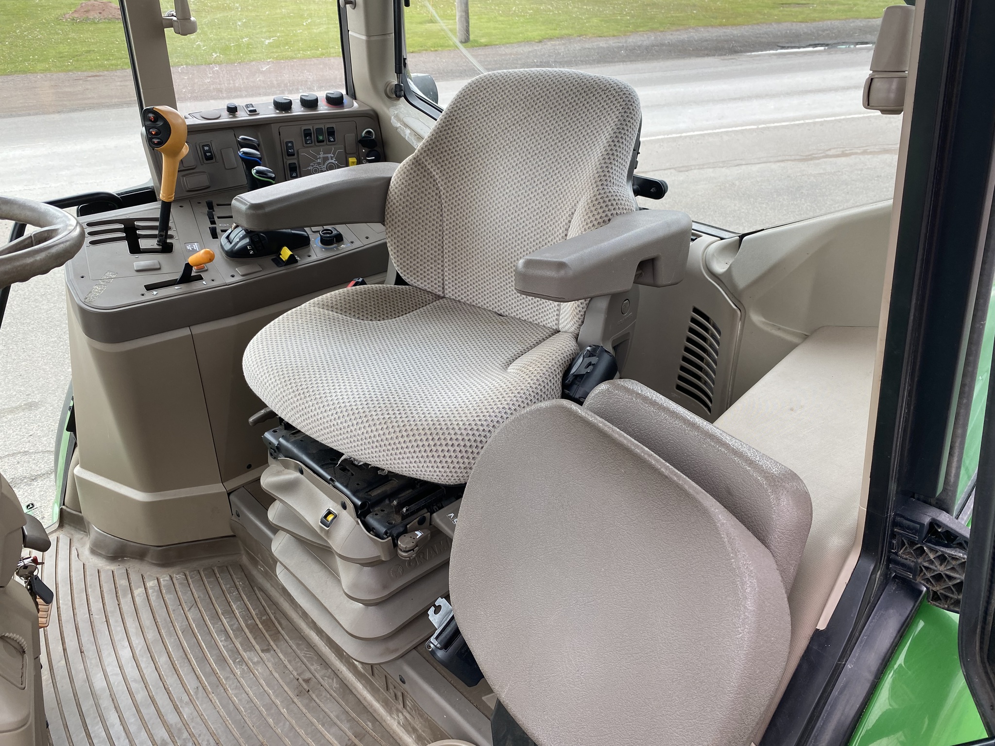 2018 John Deere 6130M Image 13