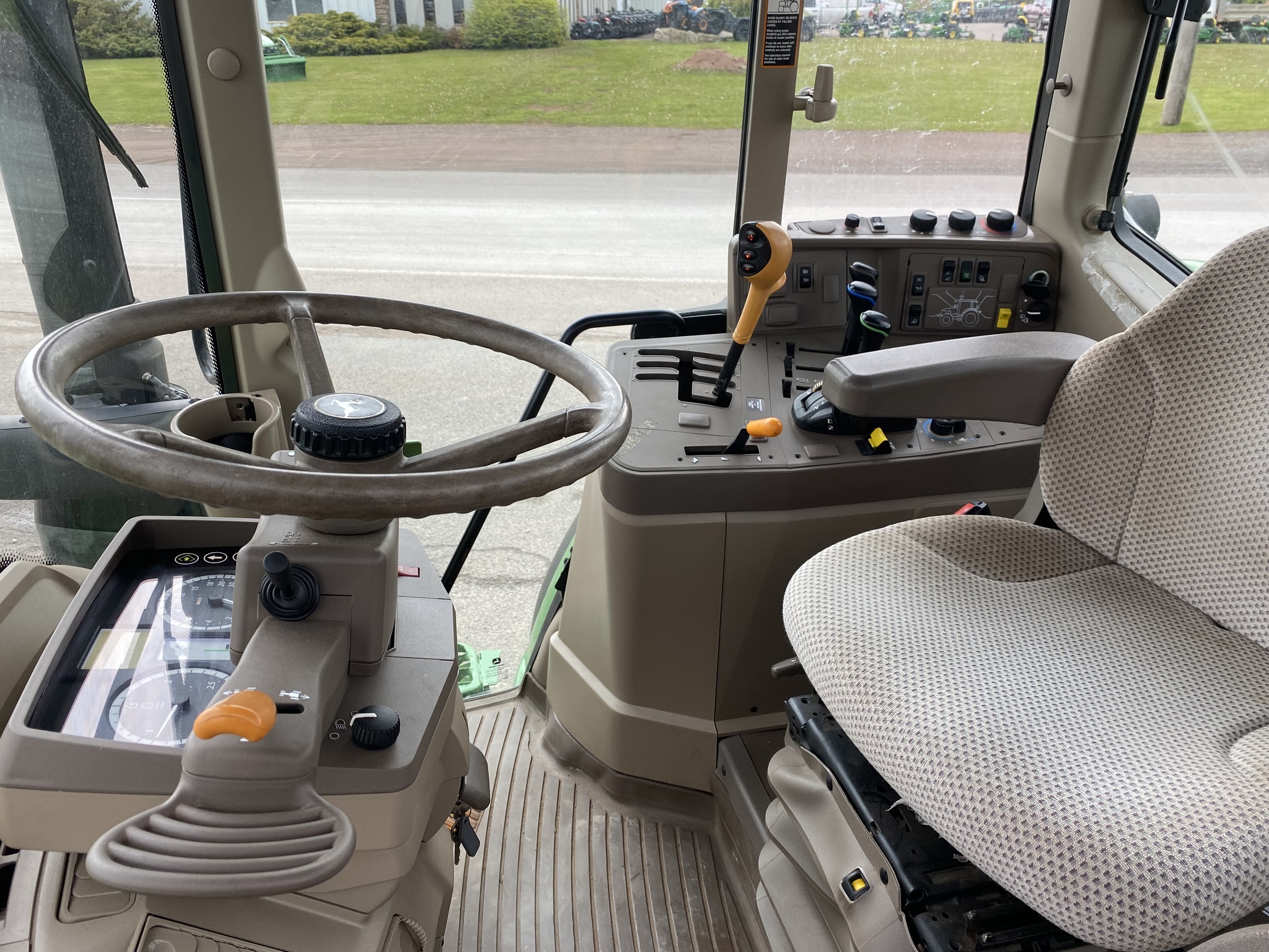 2018 John Deere 6130M Image 12