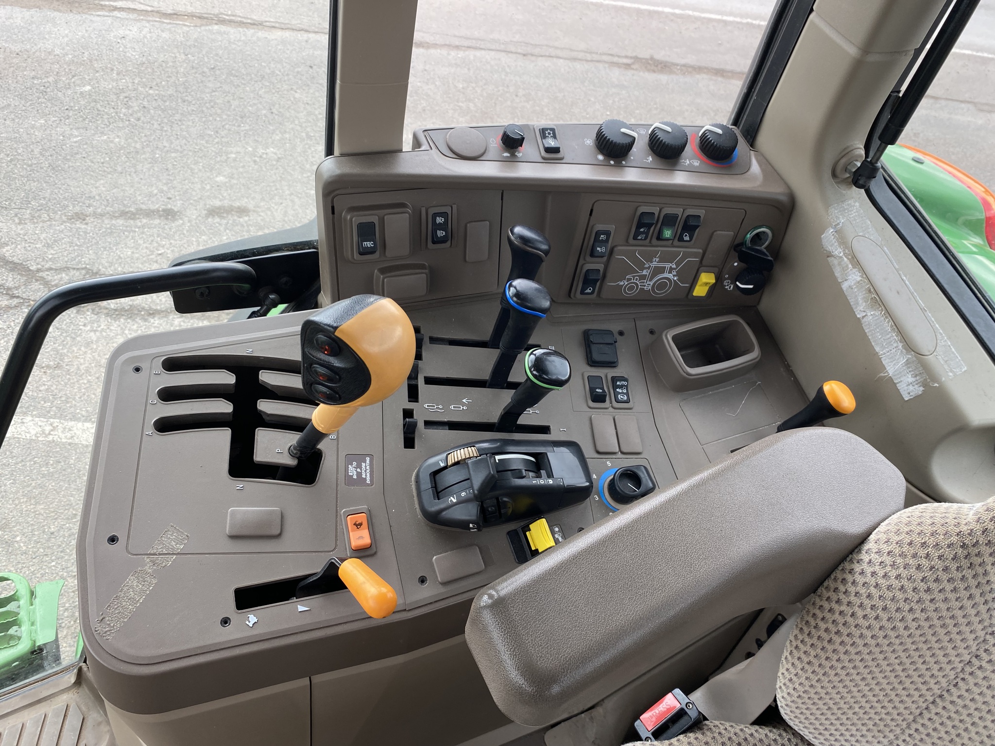 2018 John Deere 6130M Image 10