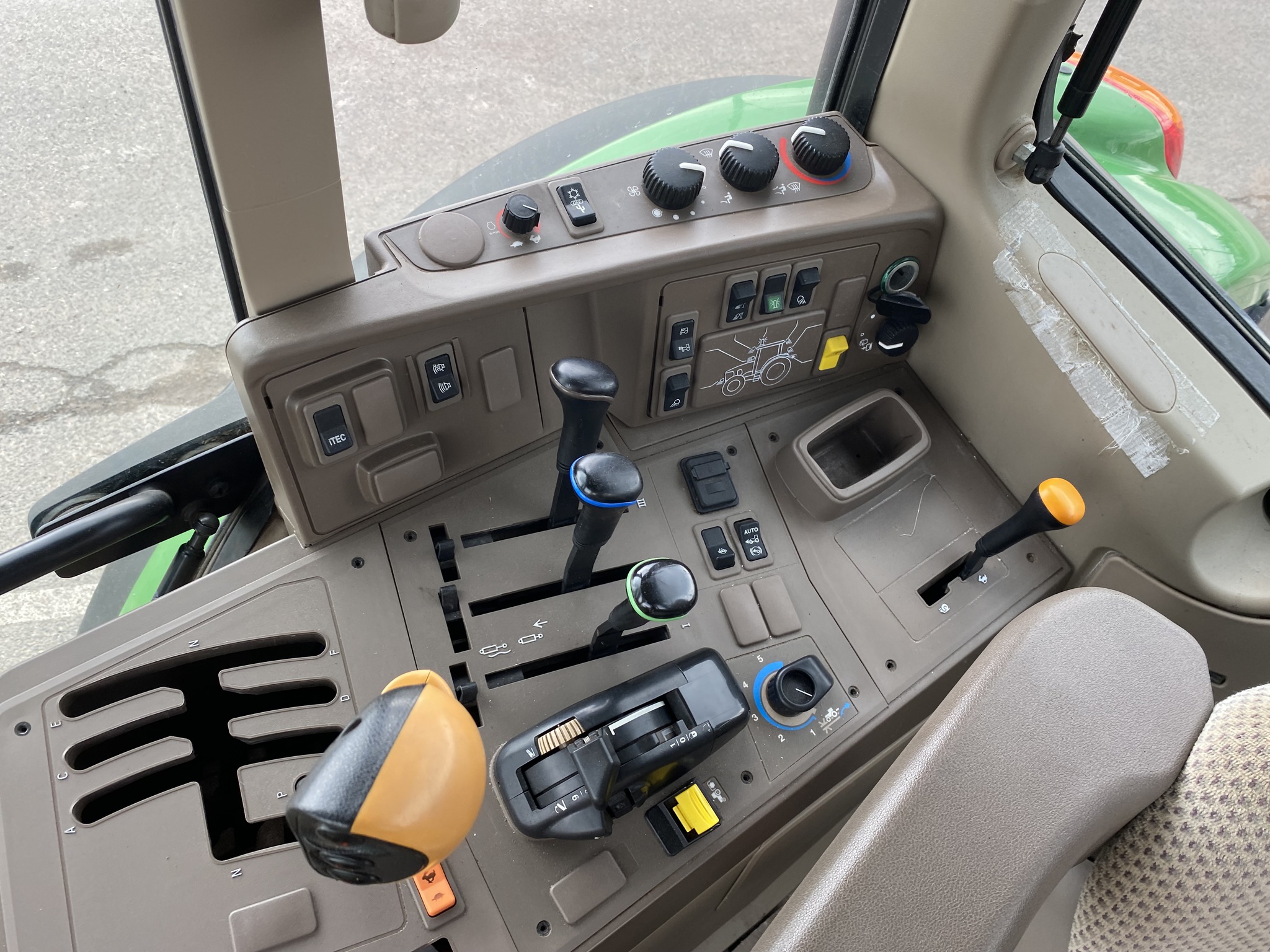 2018 John Deere 6130M Image 9