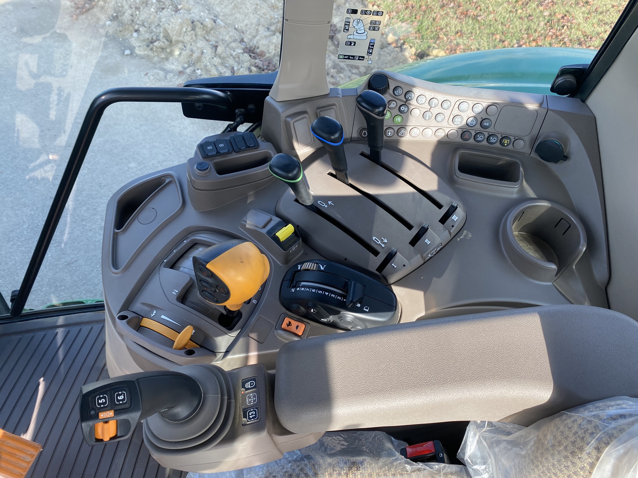 2023 John Deere 6110M Image 8