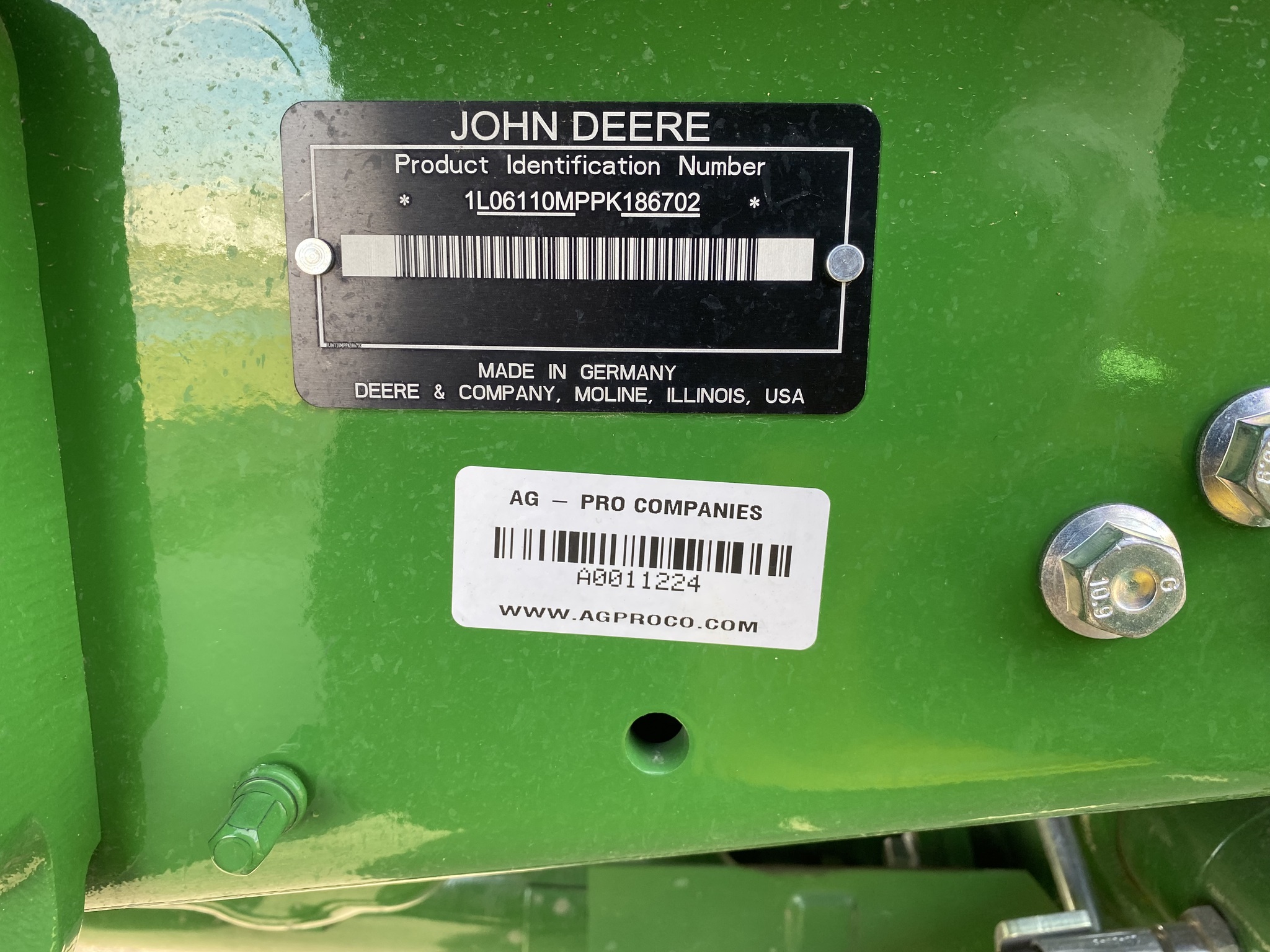 2023 John Deere 6110M Image 11