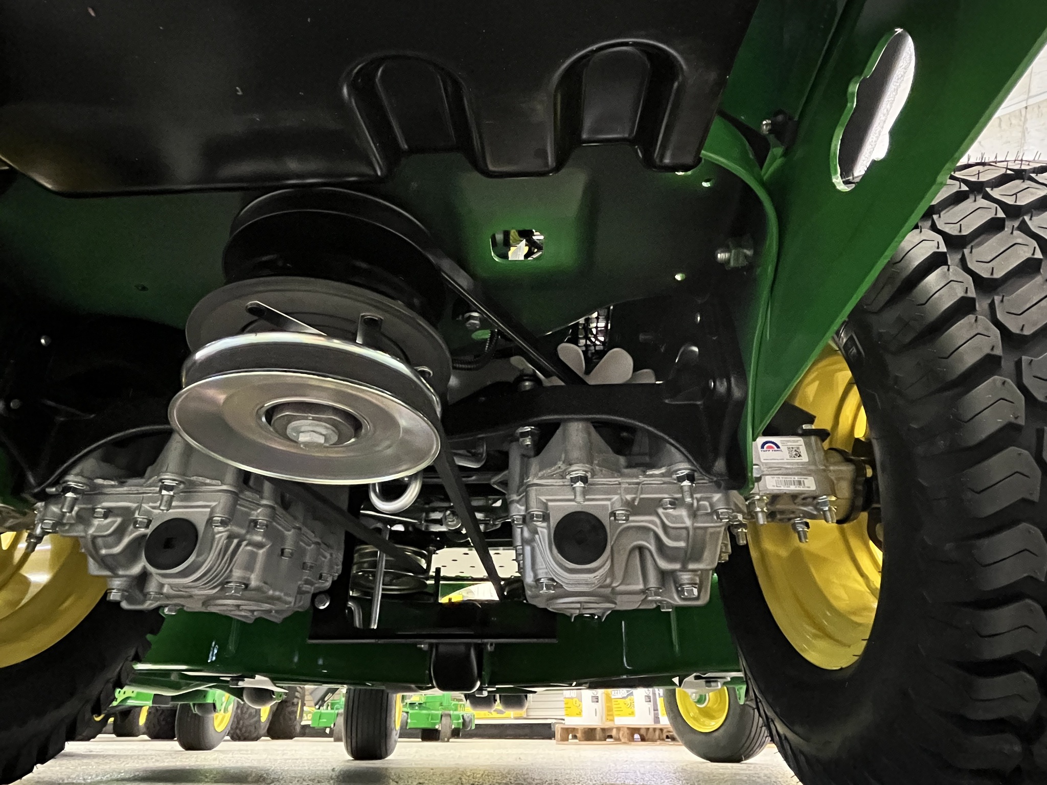 2025 John Deere Z930M Image 5