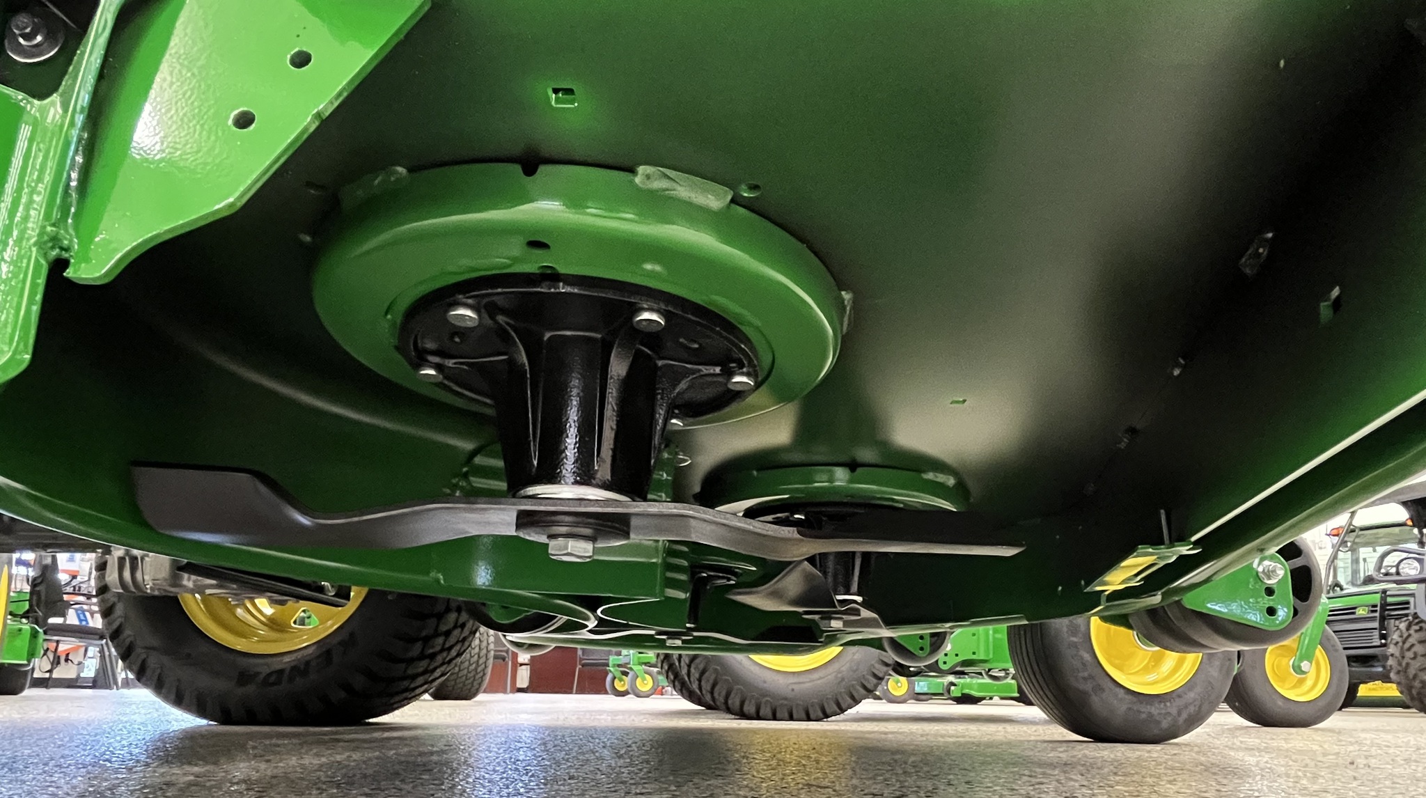 2025 John Deere Z930M Image 4