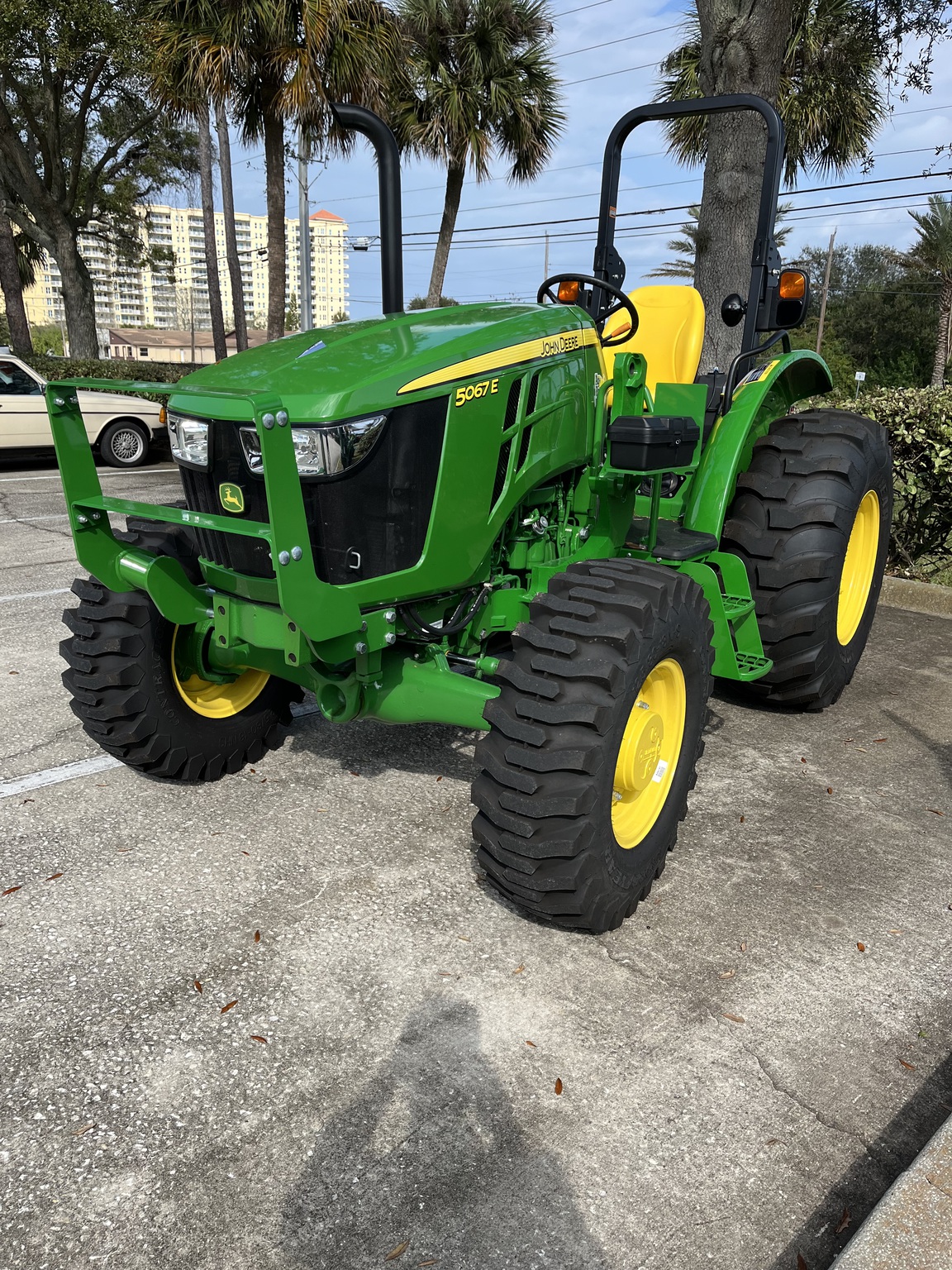 2023 John Deere 5067E Image 8
