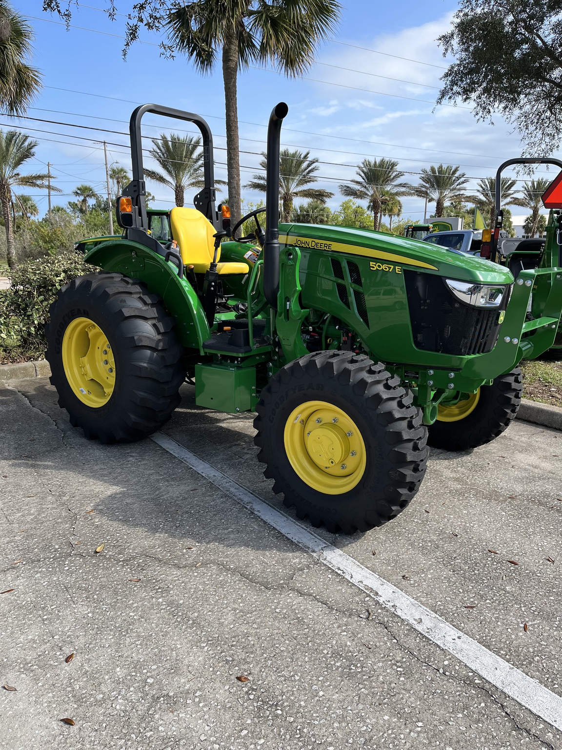 2023 John Deere 5067E Image 6