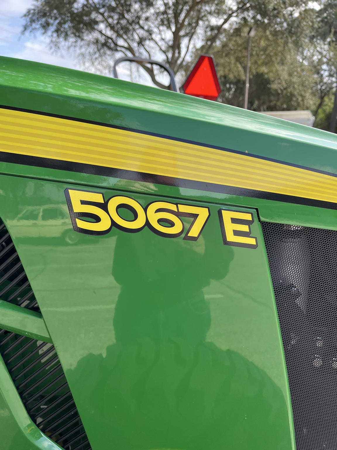 2023 John Deere 5067E Image 3