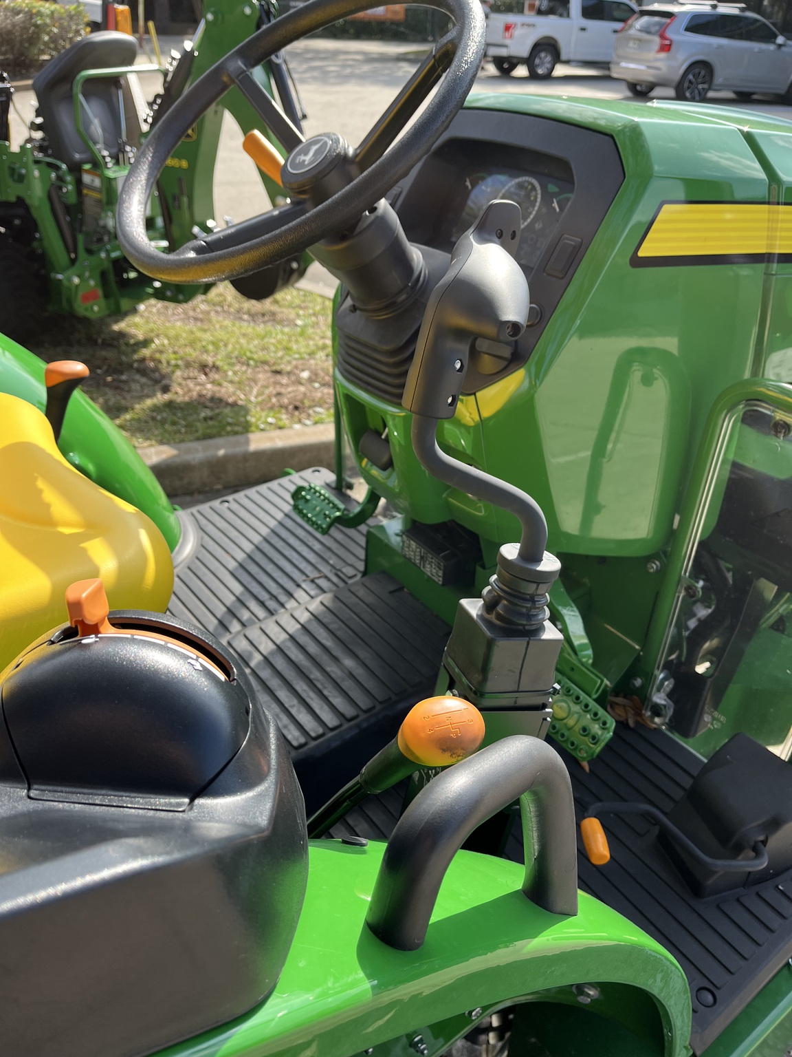 2023 John Deere 5067E Image 4
