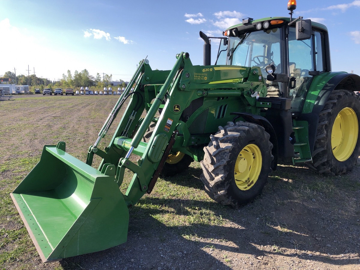 2017 John Deere 6120M Image 2