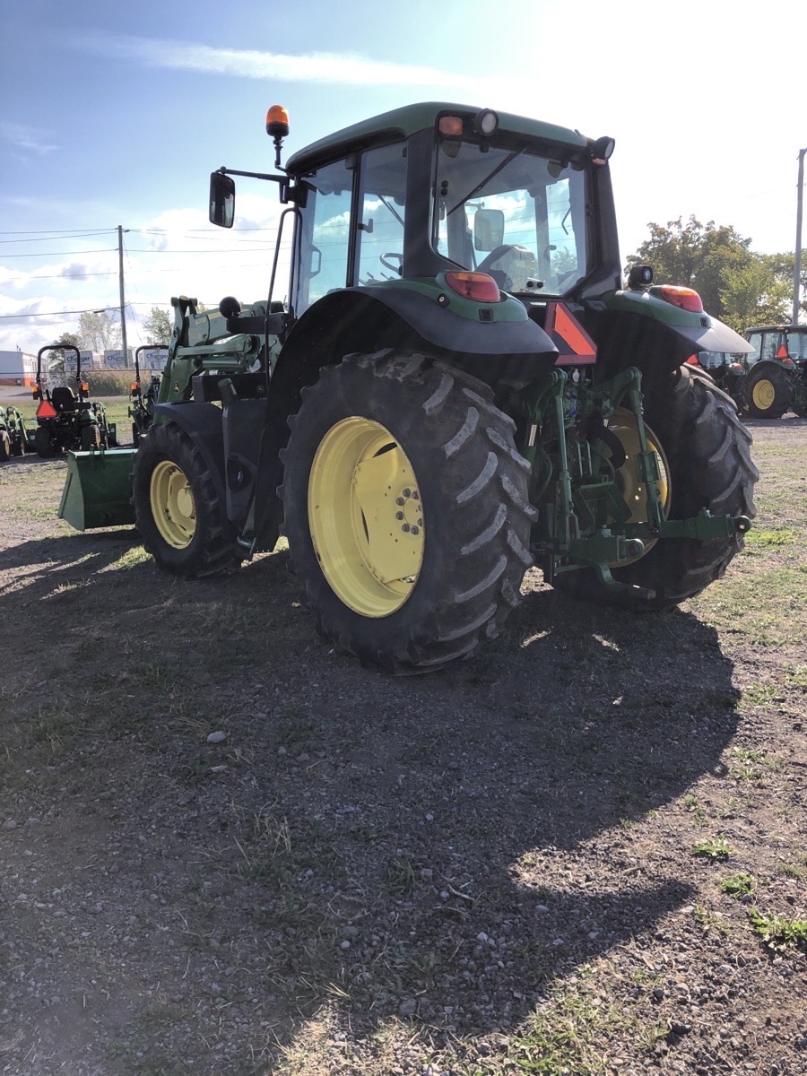 2017 John Deere 6120M Image 8