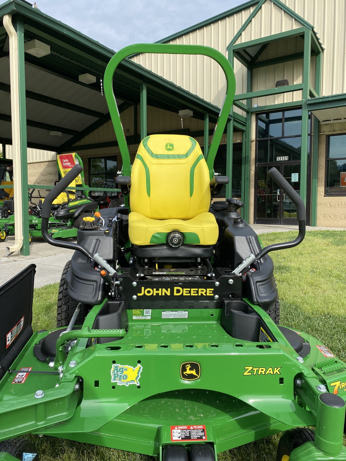 2023 John Deere Z930M Image 2