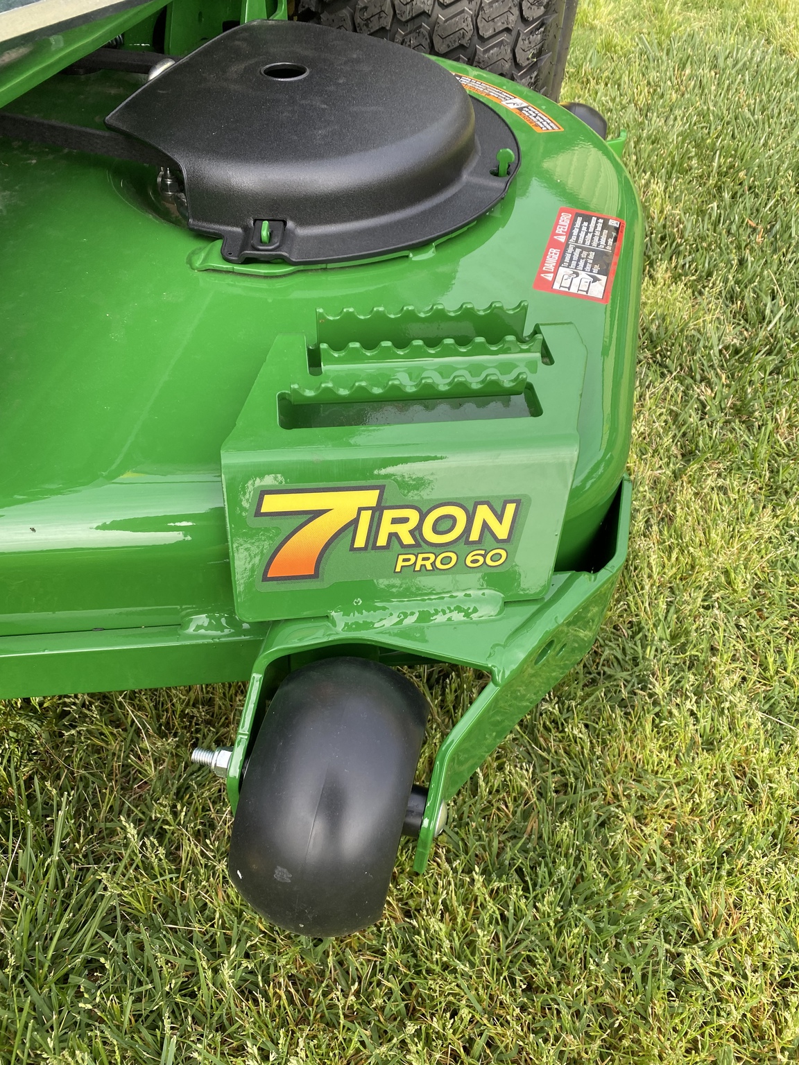 2023 John Deere Z930M Image 8