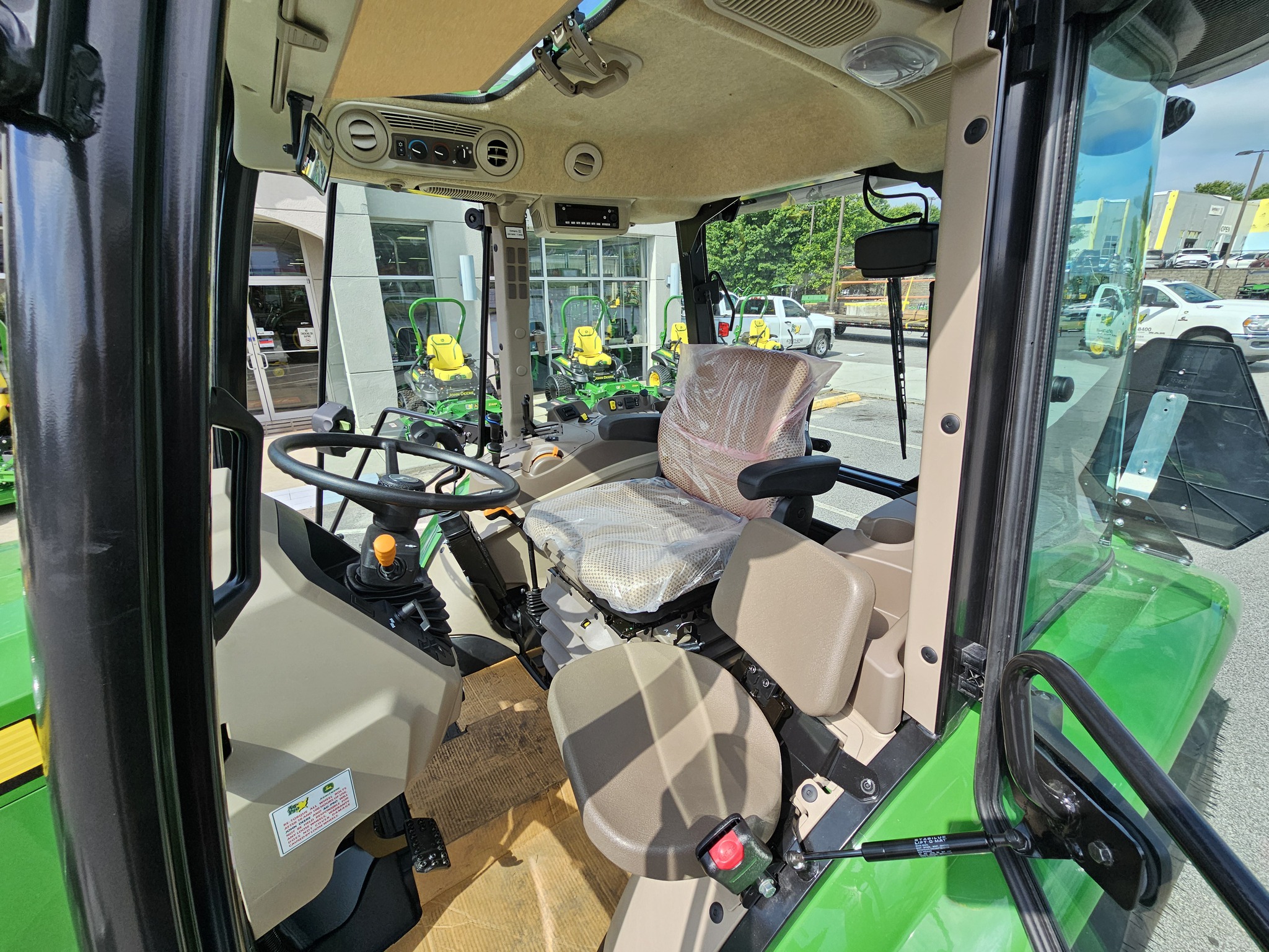 2024 John Deere 5067E Image 10