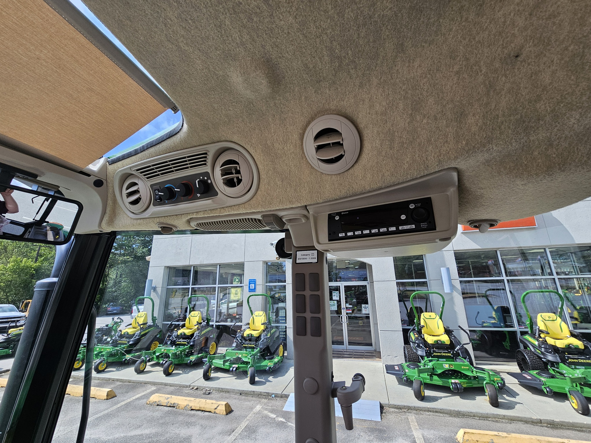 2024 John Deere 5067E Image 13
