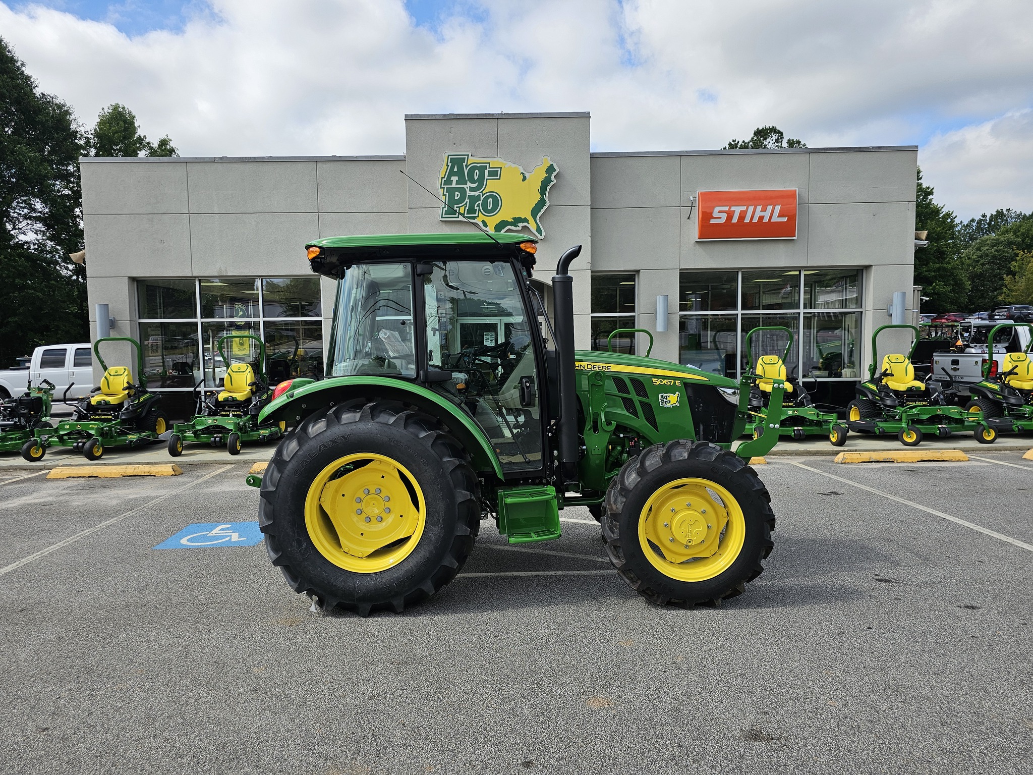 2024 John Deere 5067E Image 9