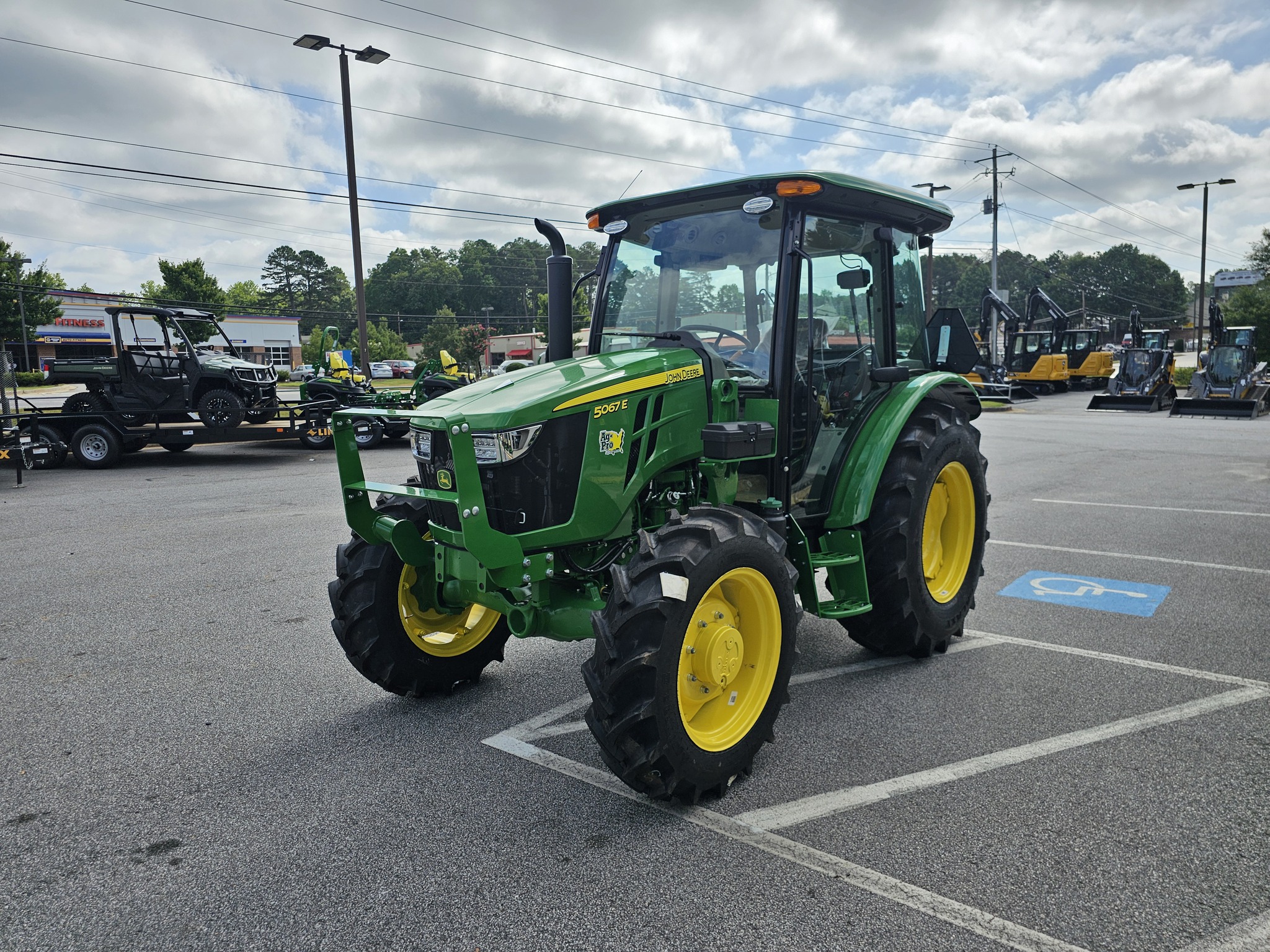 2024 John Deere 5067E Image 3