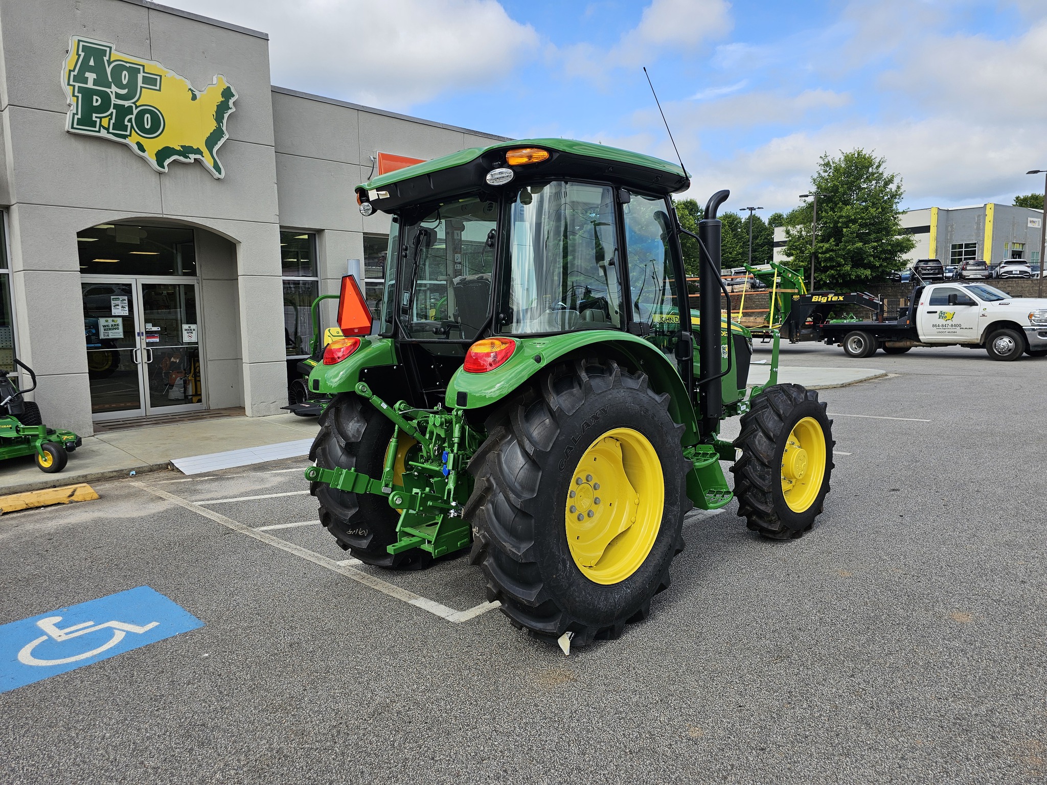 2024 John Deere 5067E Image 8