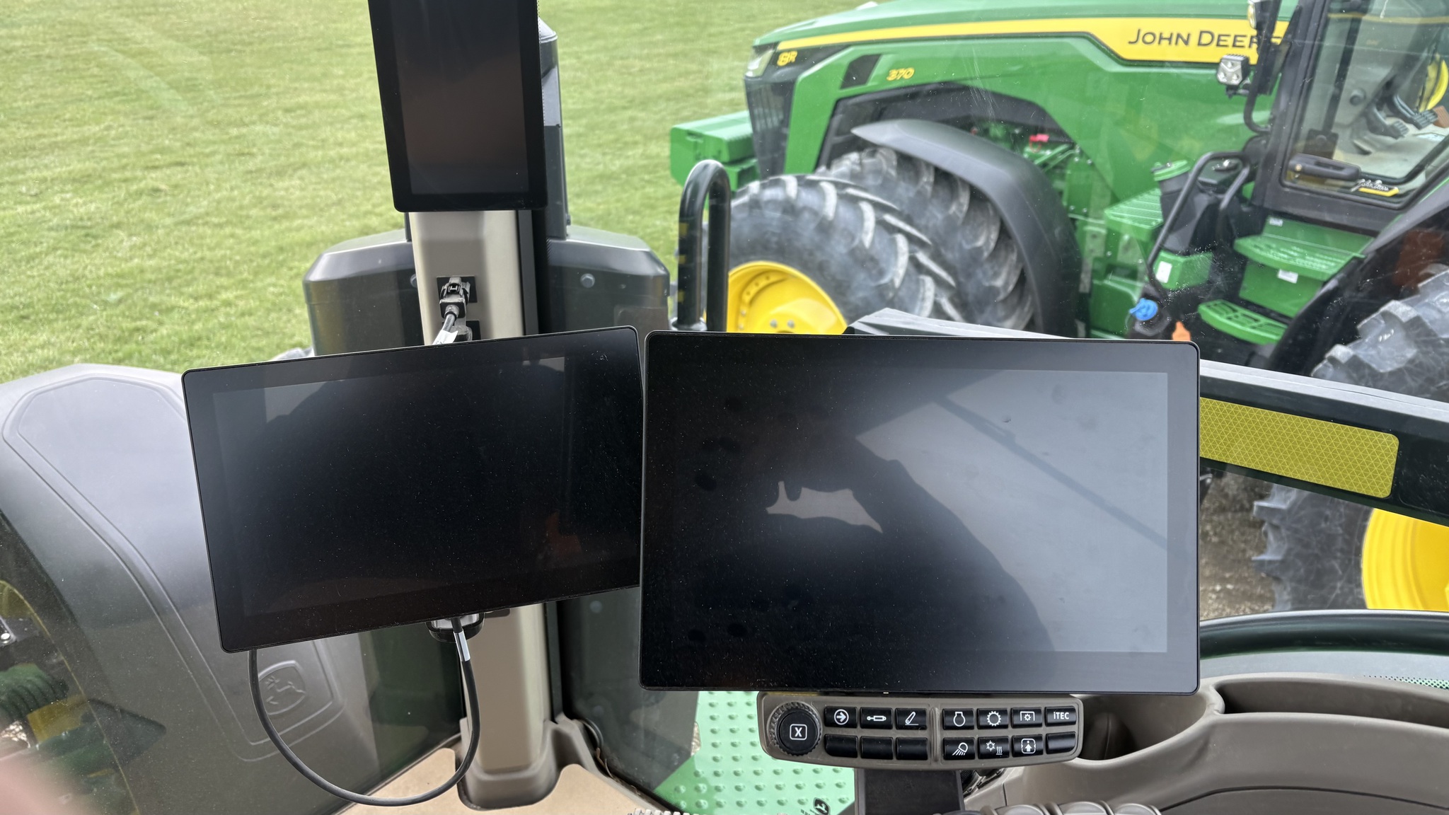 2024 John Deere 8R 340 Image 8