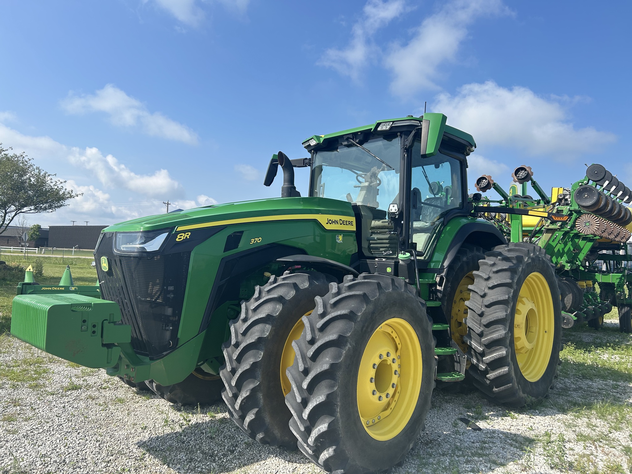 2022 John Deere 8R 370 Image 1